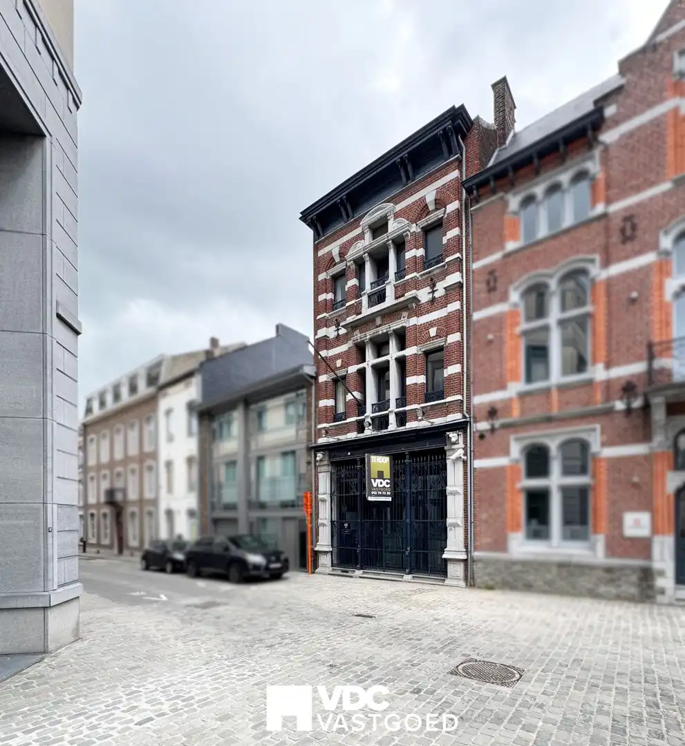 Uniek wonen & werken in hartje Tongeren – karakterpand met handelsgelijkvloers en ruim appartement foto 2
