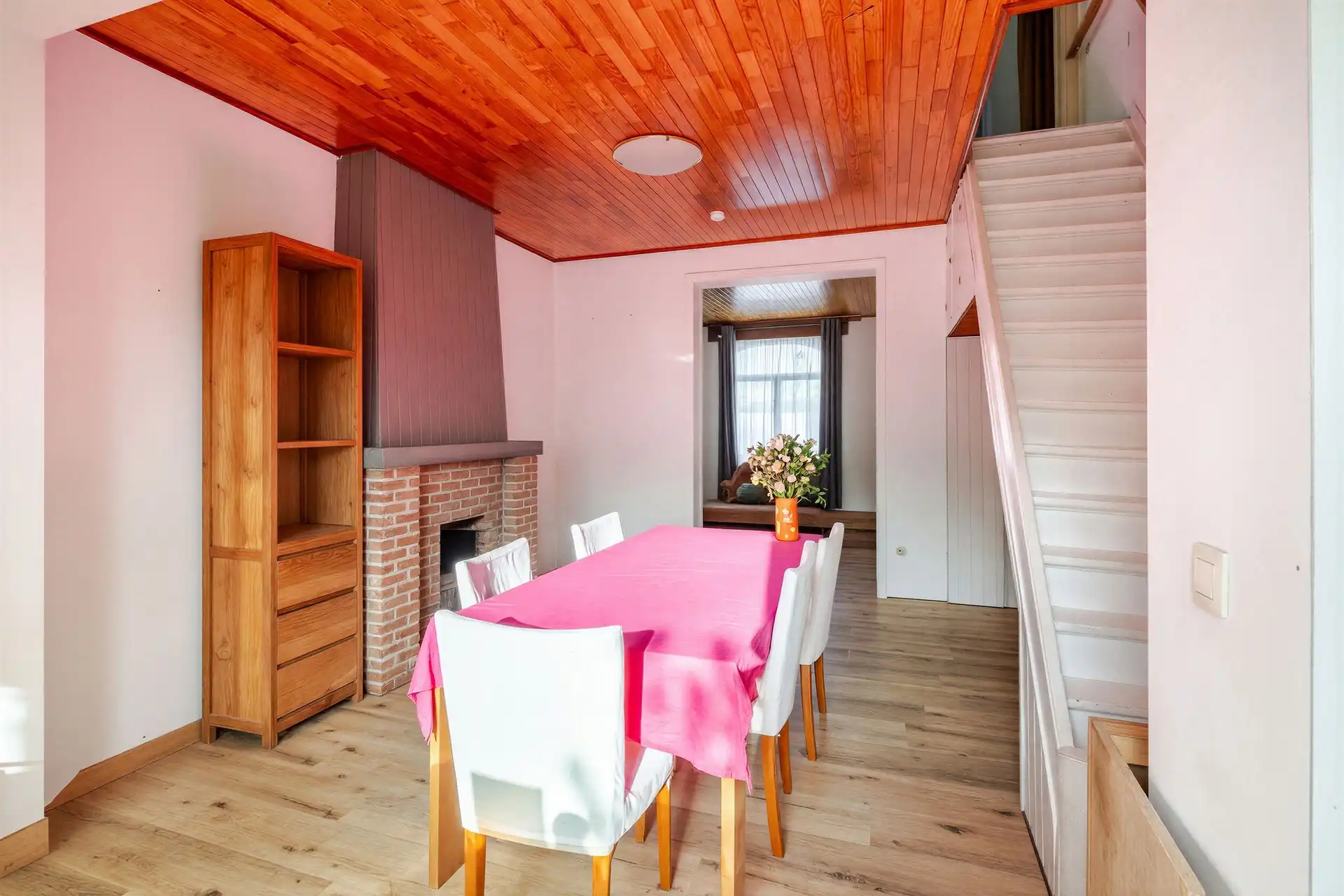 Ruime halfopen bebouwing met mooie tuin, garage en tal van mogelijkheden foto 9