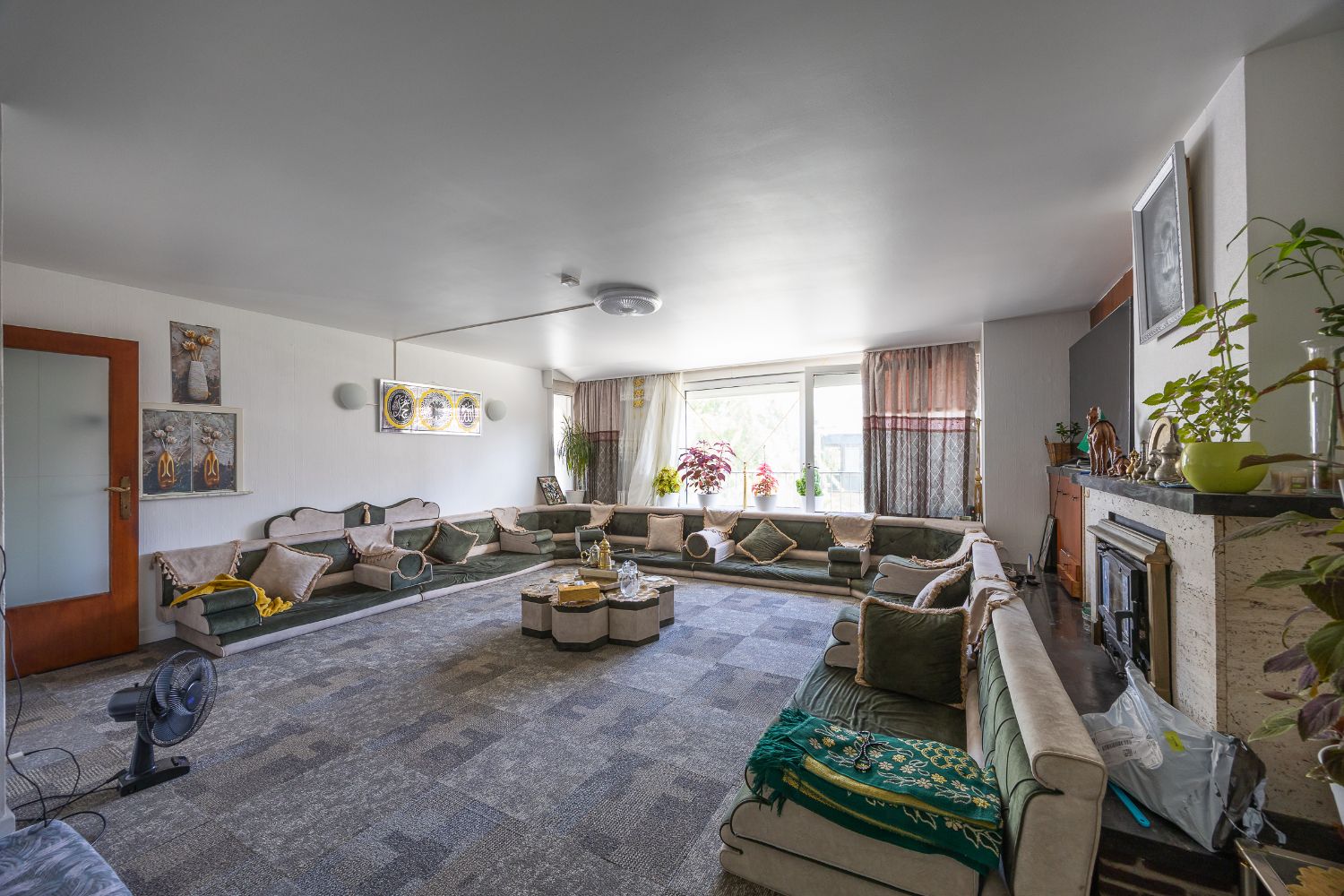 Ruim appartement met 5 garages foto 6