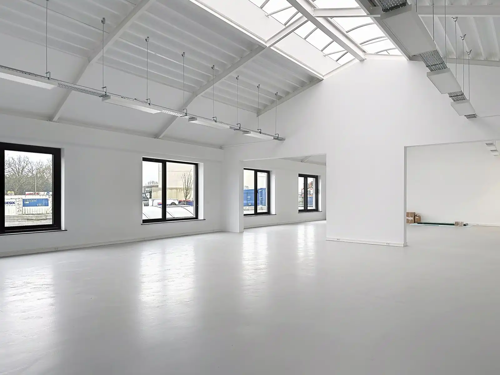 Activiteits- of opslagruimte op een toplocatie nabij de A12 foto {{pictureIndex}}