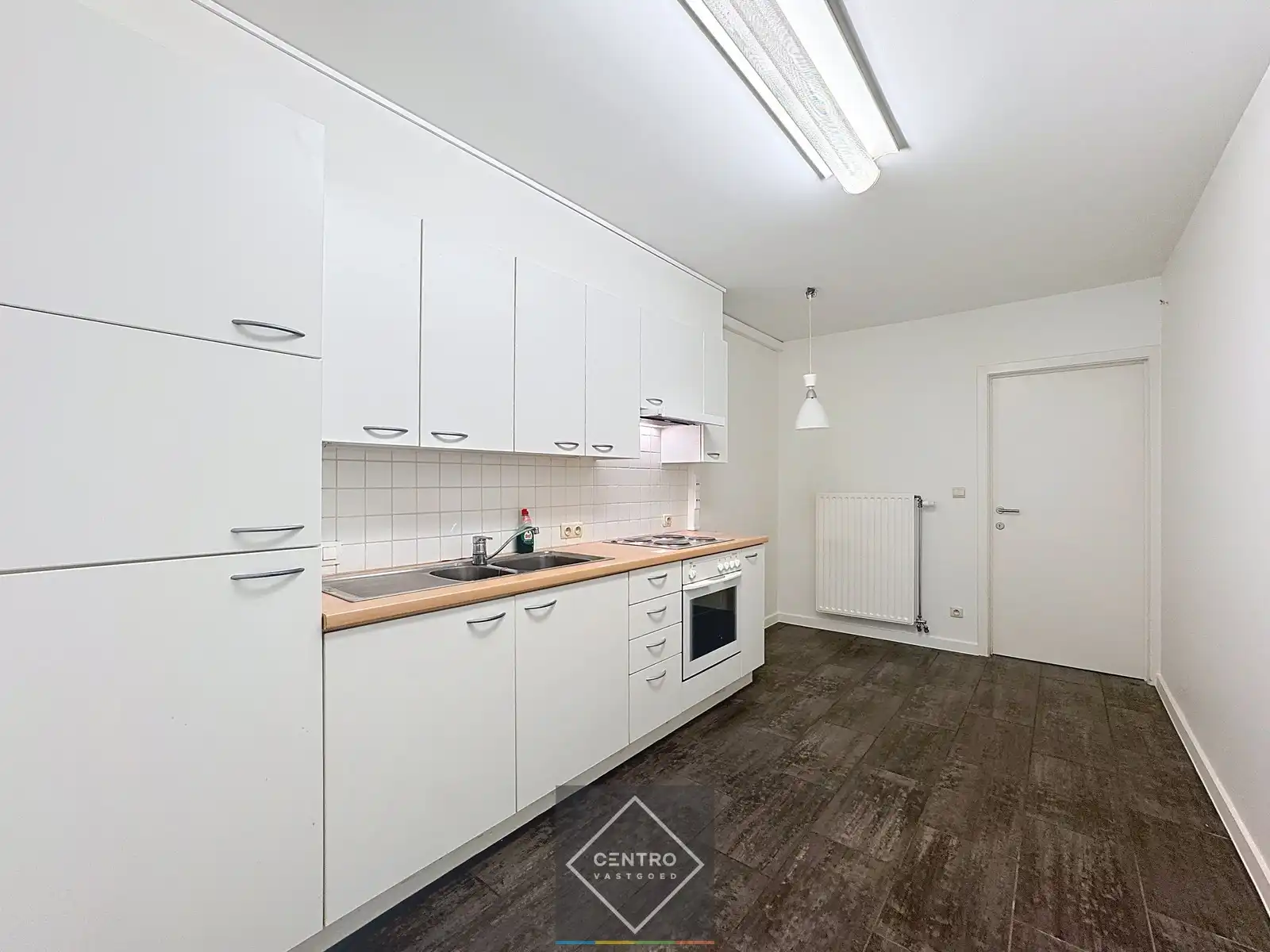 Commercieel gelegen handelspand met inpandige garage! foto 9