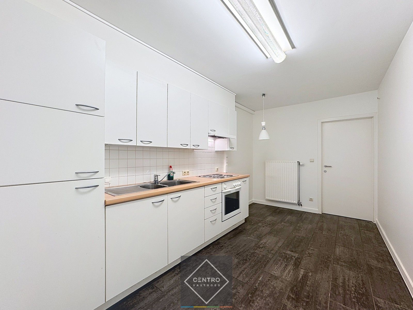 Commercieel gelegen handelspand met inpandige garage! foto 9