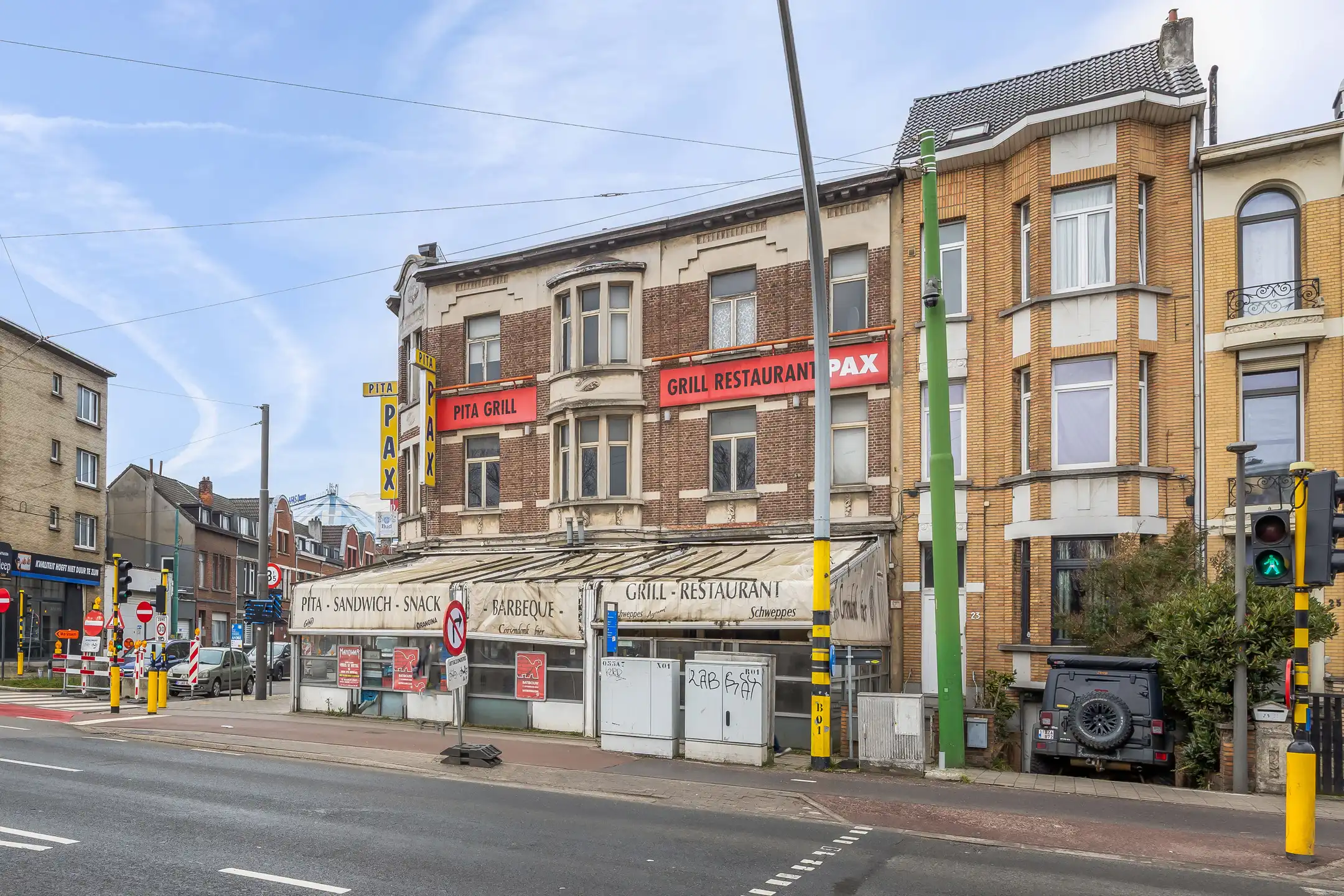 te renoveren handelspand +appartement op zeer centrale ligging  foto 2