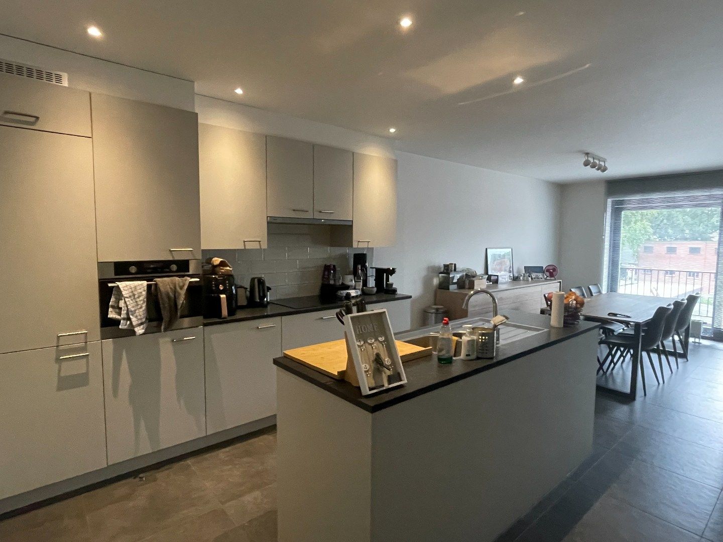 Hedendaags 2 slpk appartement met carport te Maria Ter Heide foto 4