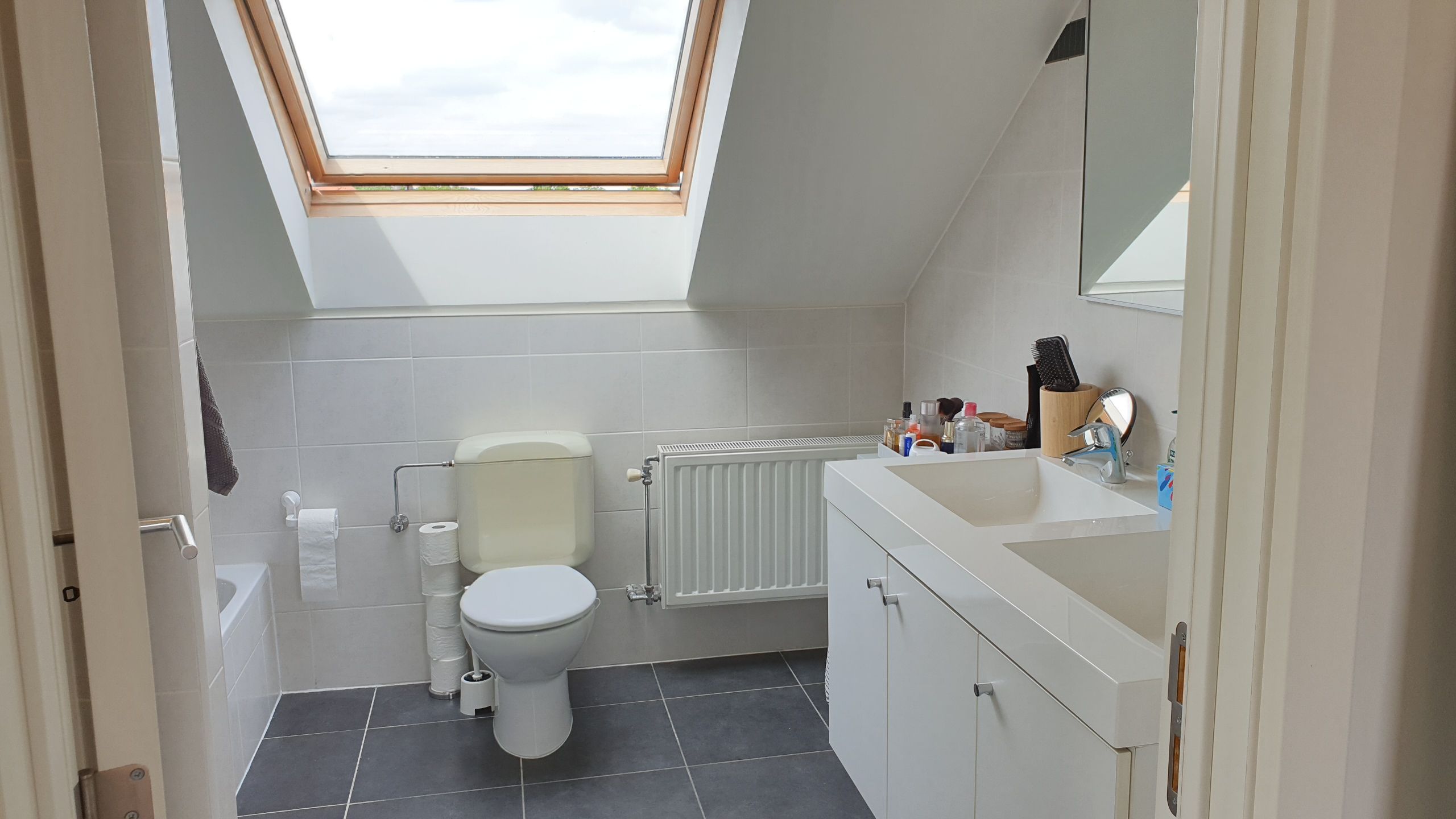 Ruime duplex in modern en klein gebouw foto 13