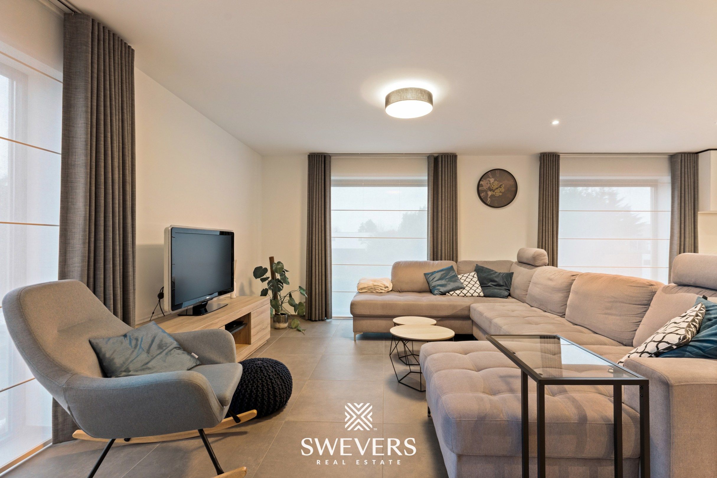 Instapklaar, volledig gerenoveerd appartement met groot terras, airco en staanplaatsen in hartje Heusden-Zolder foto 2