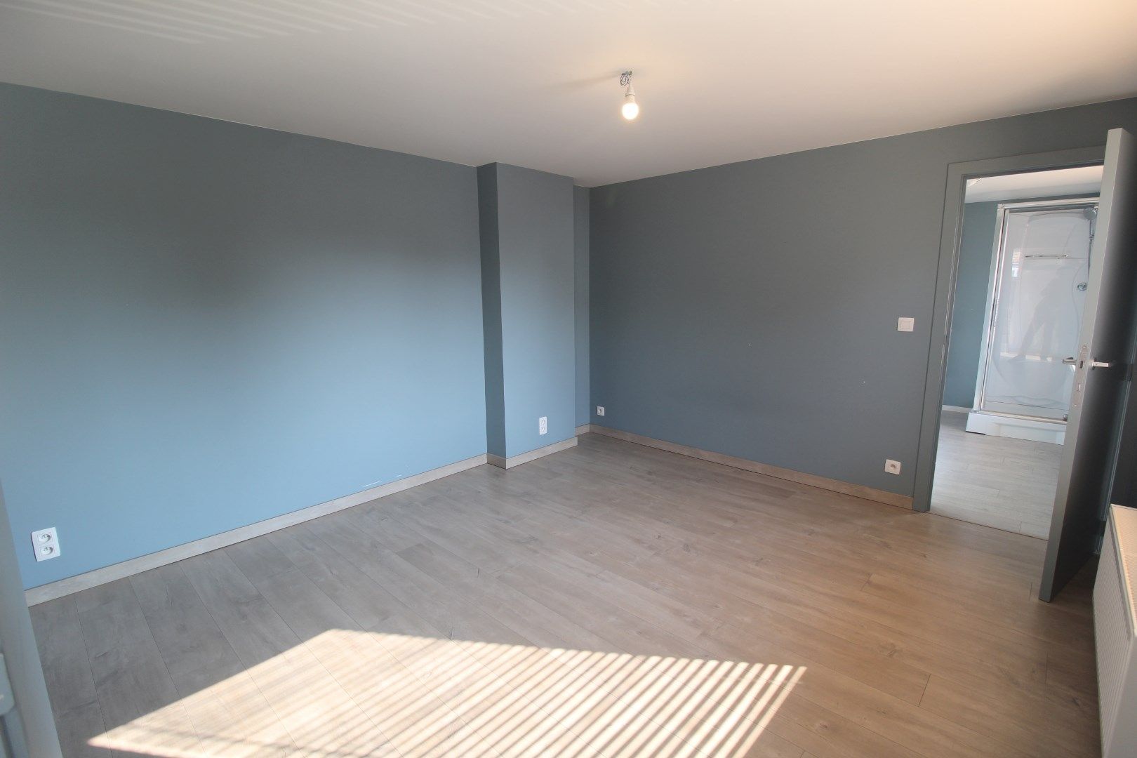 GERENOVEERD APPARTEMENT MET GEZELLIG TERRAS EN AUTOSTANDPLAATS foto 8