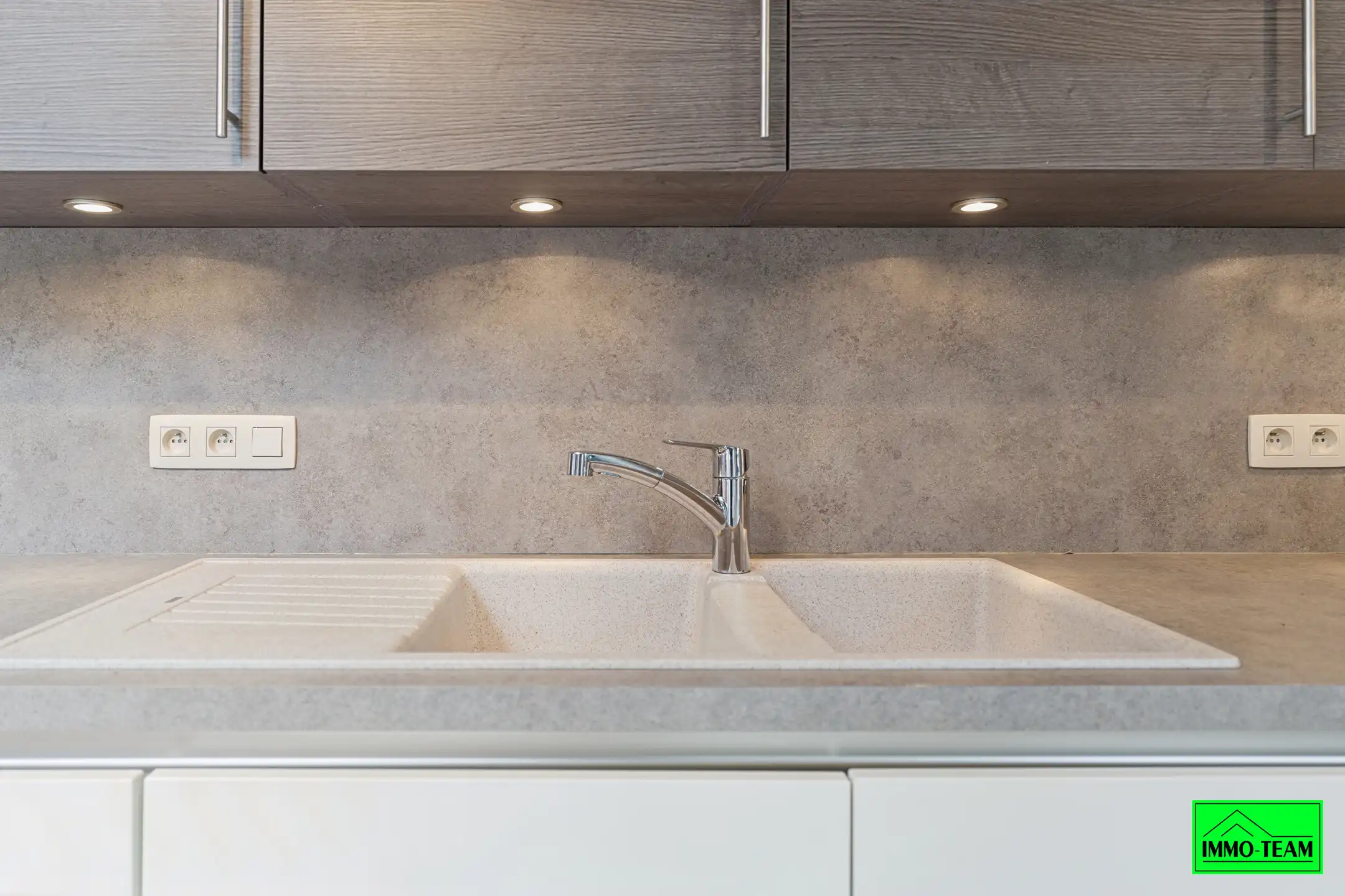  Volledig gerenoveerde en instapklare 2-gevelwoning  foto 10