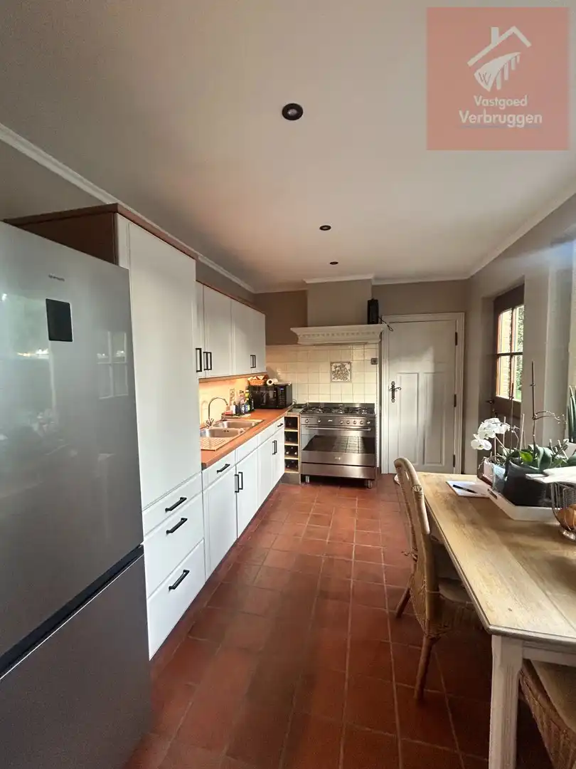 Woning met 2 slaapkamers, garage en tuin foto 6