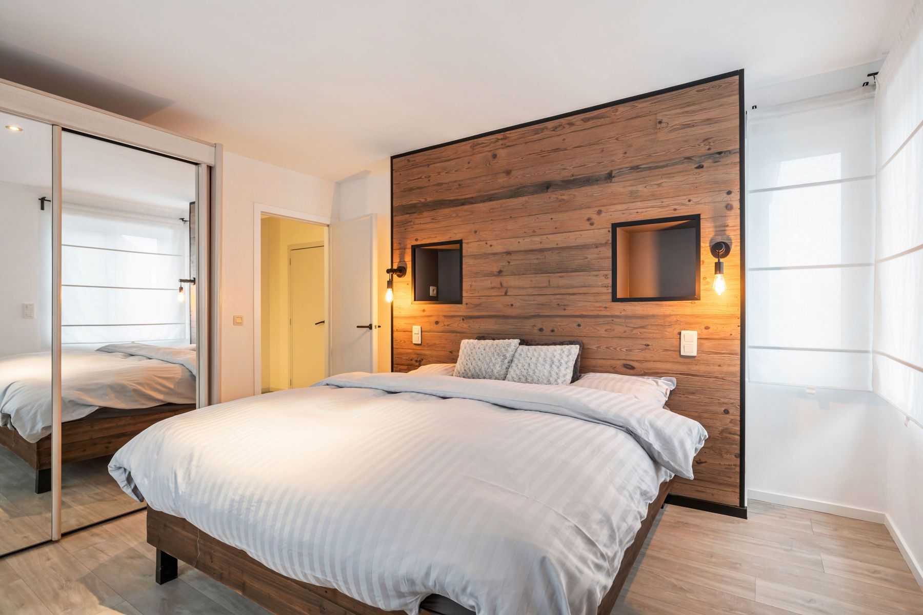 Charmante gerenoveerde woning met ruime garage & magazijn foto 14