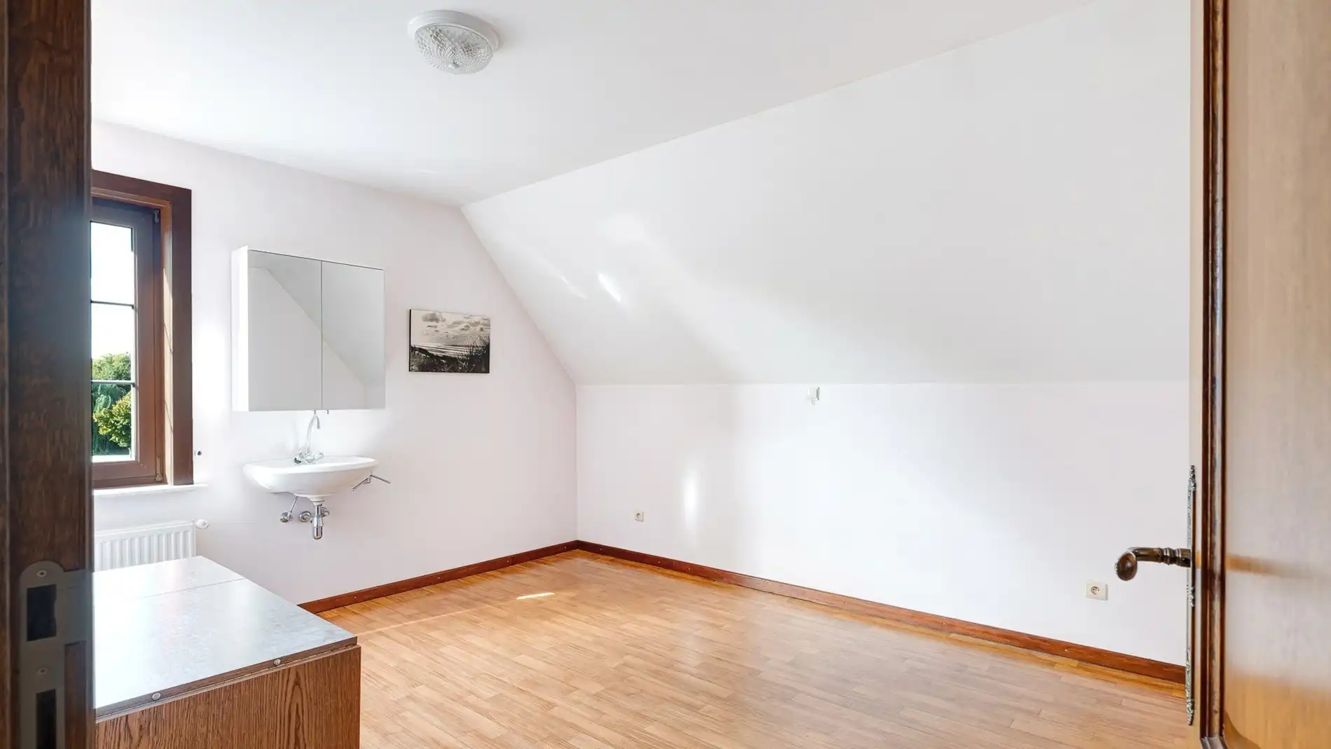 Solide en alleenstaande villa te Brugge foto 24