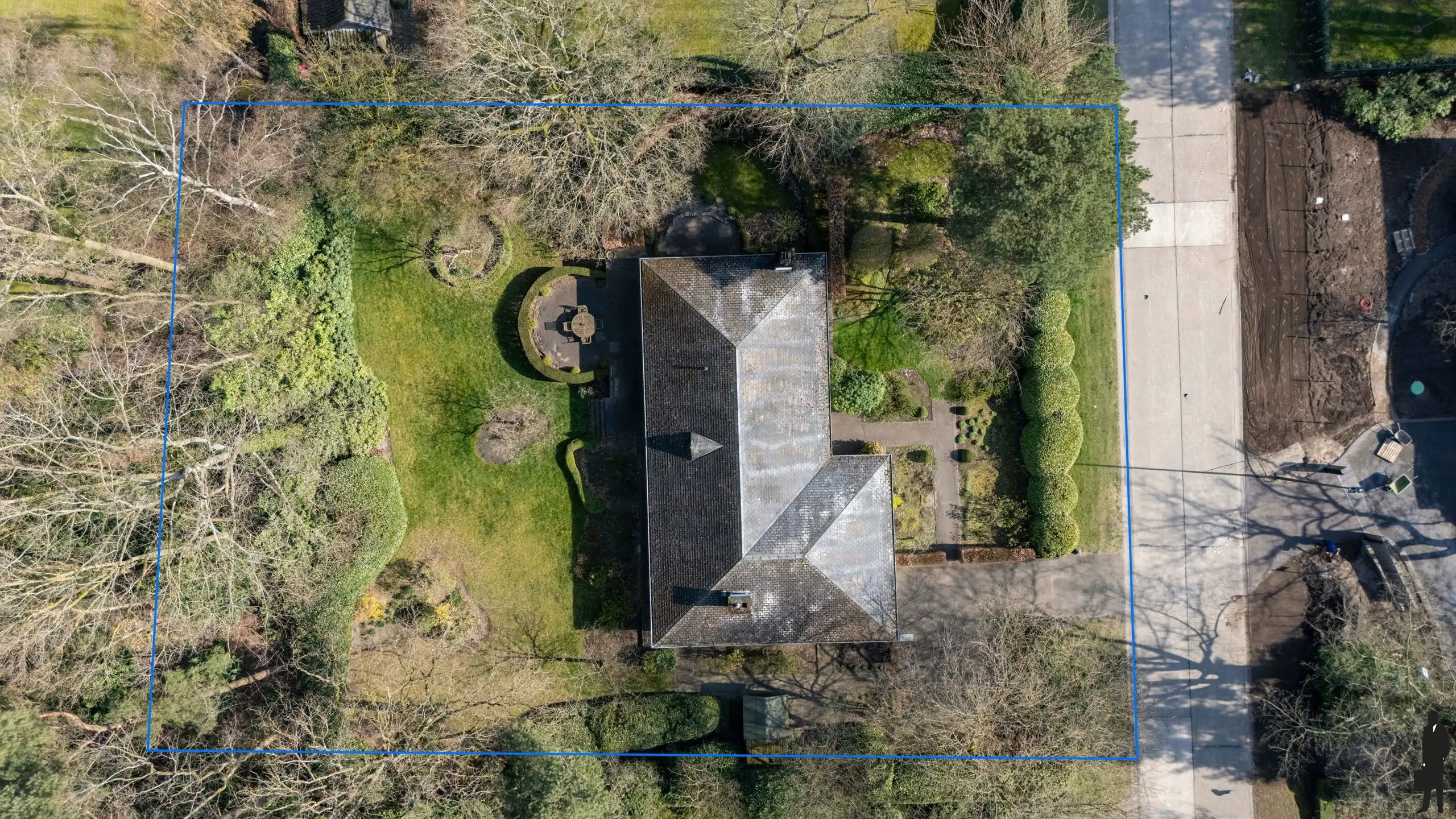 Gelijkvloerse woning met renovatiepotentieel op ca. 1.720 m² foto 18