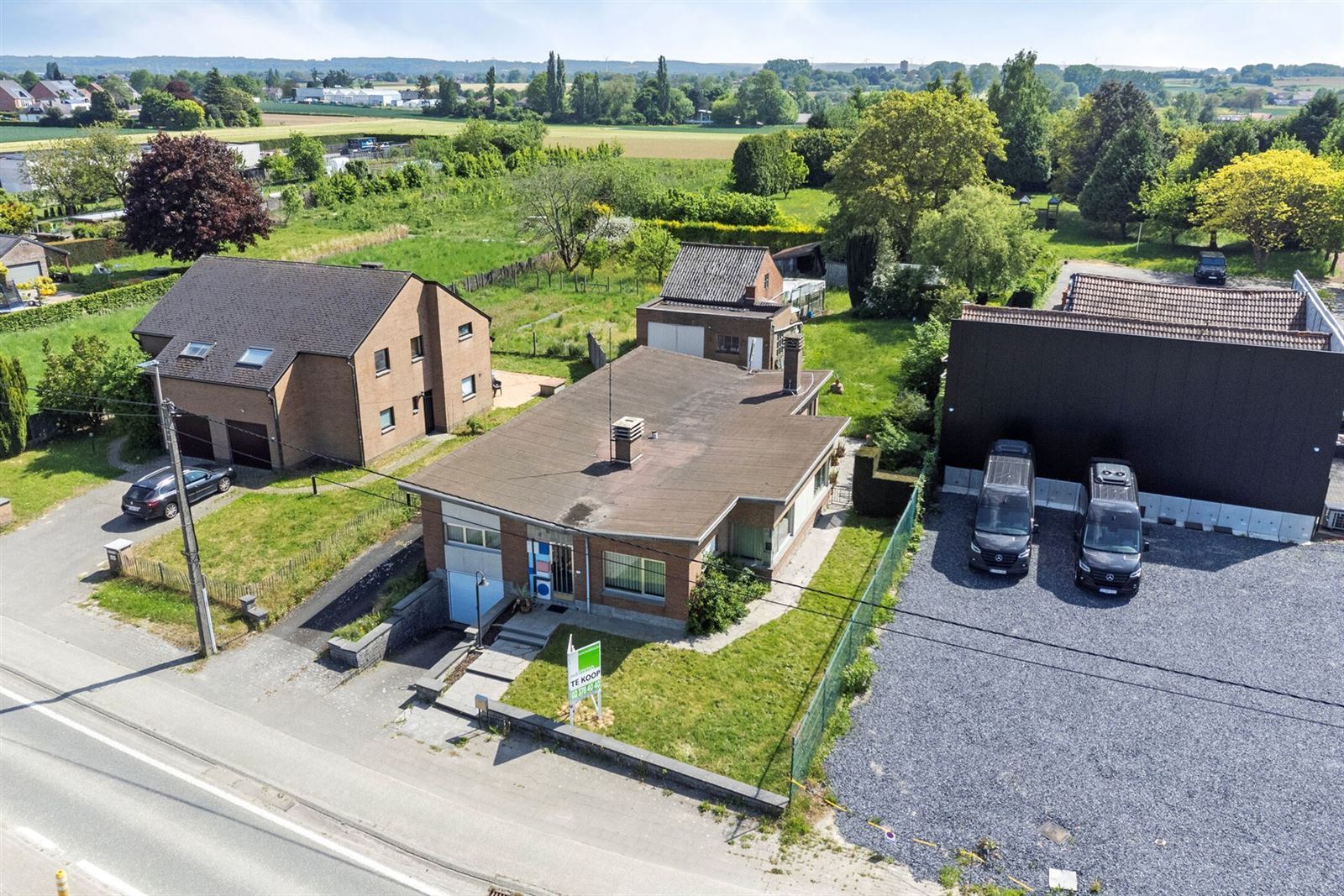 Ruime villa (bungalow) met 4 slaapkamers en atelier op terrein van 13a 22ca foto 4