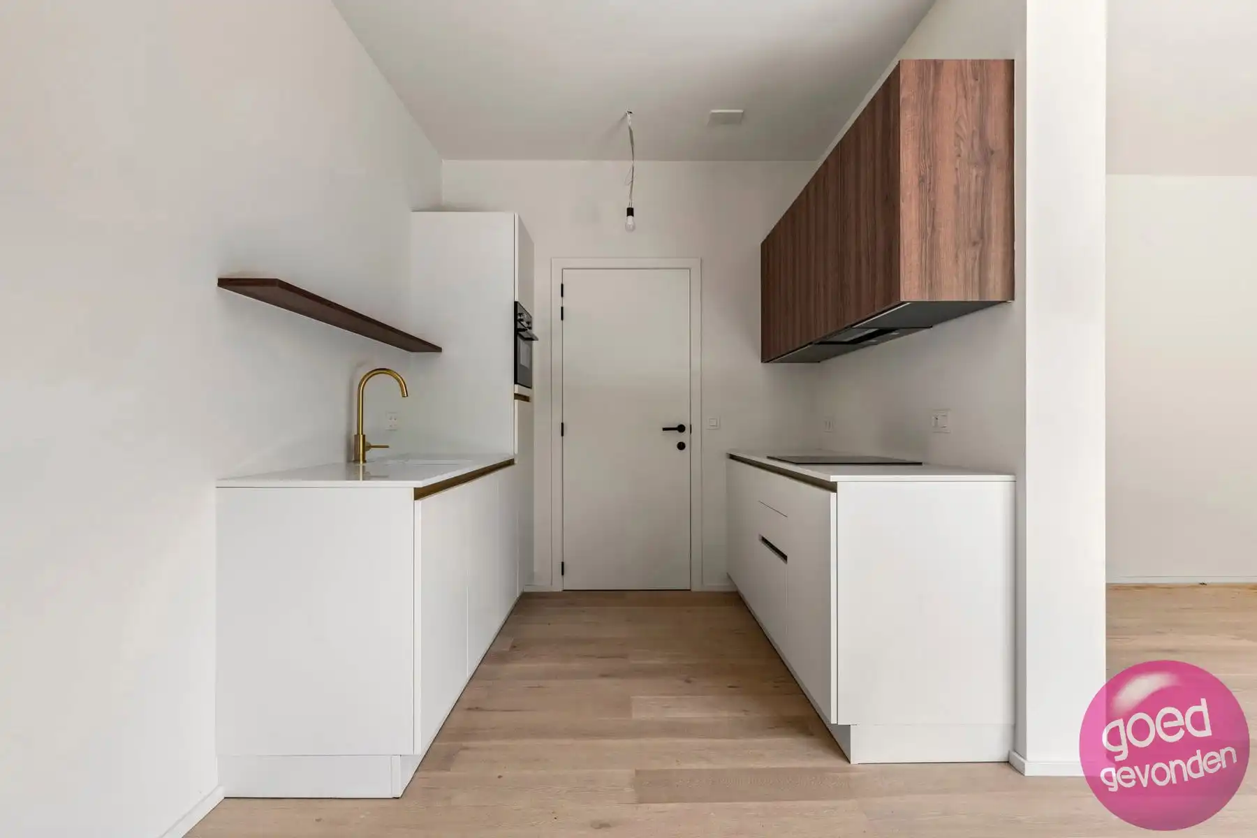 NIEUW APP - 1of2 SLK - TERRAS - KELDER - CENTRUM - GEEN BTW foto 5