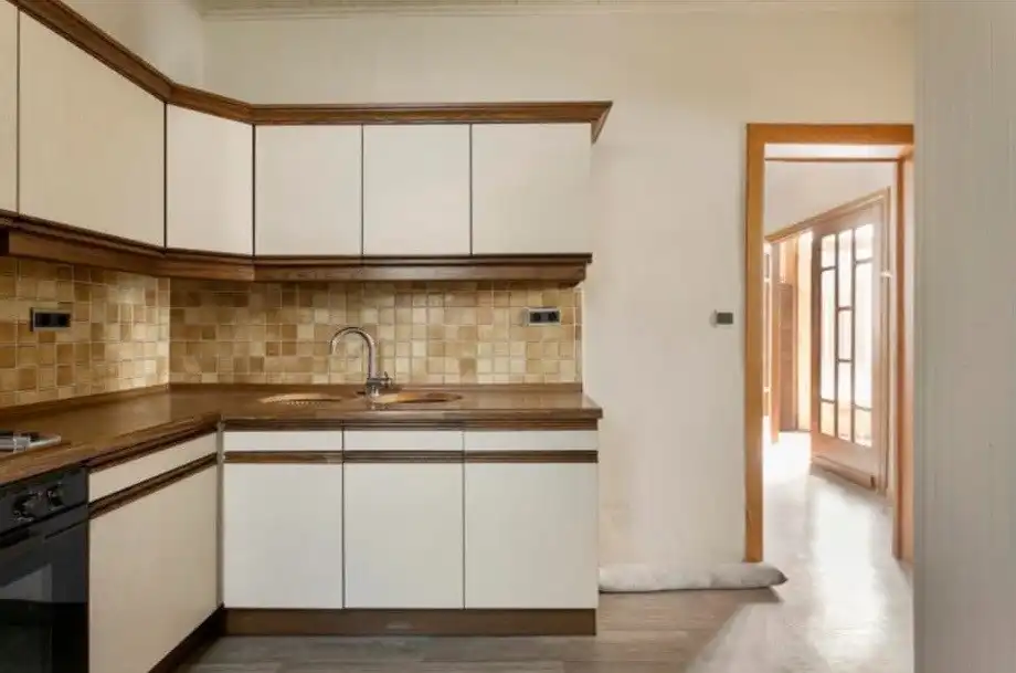 Lichtrijke hoekwoning in hartje Sint-Truiden foto 8