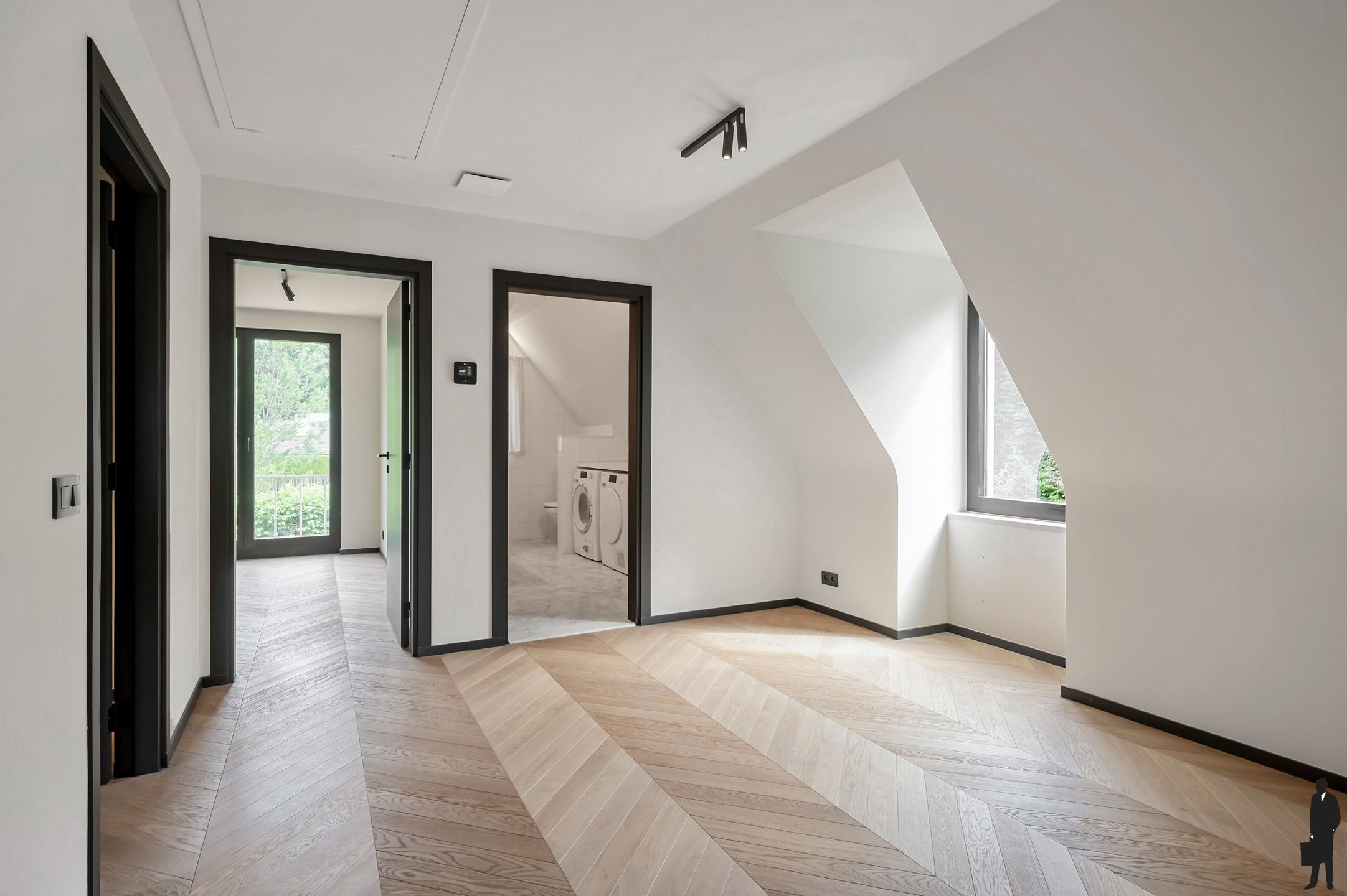 Gerenoveerde villa op 1.900 m² nabij de Nederlandse grens foto 17