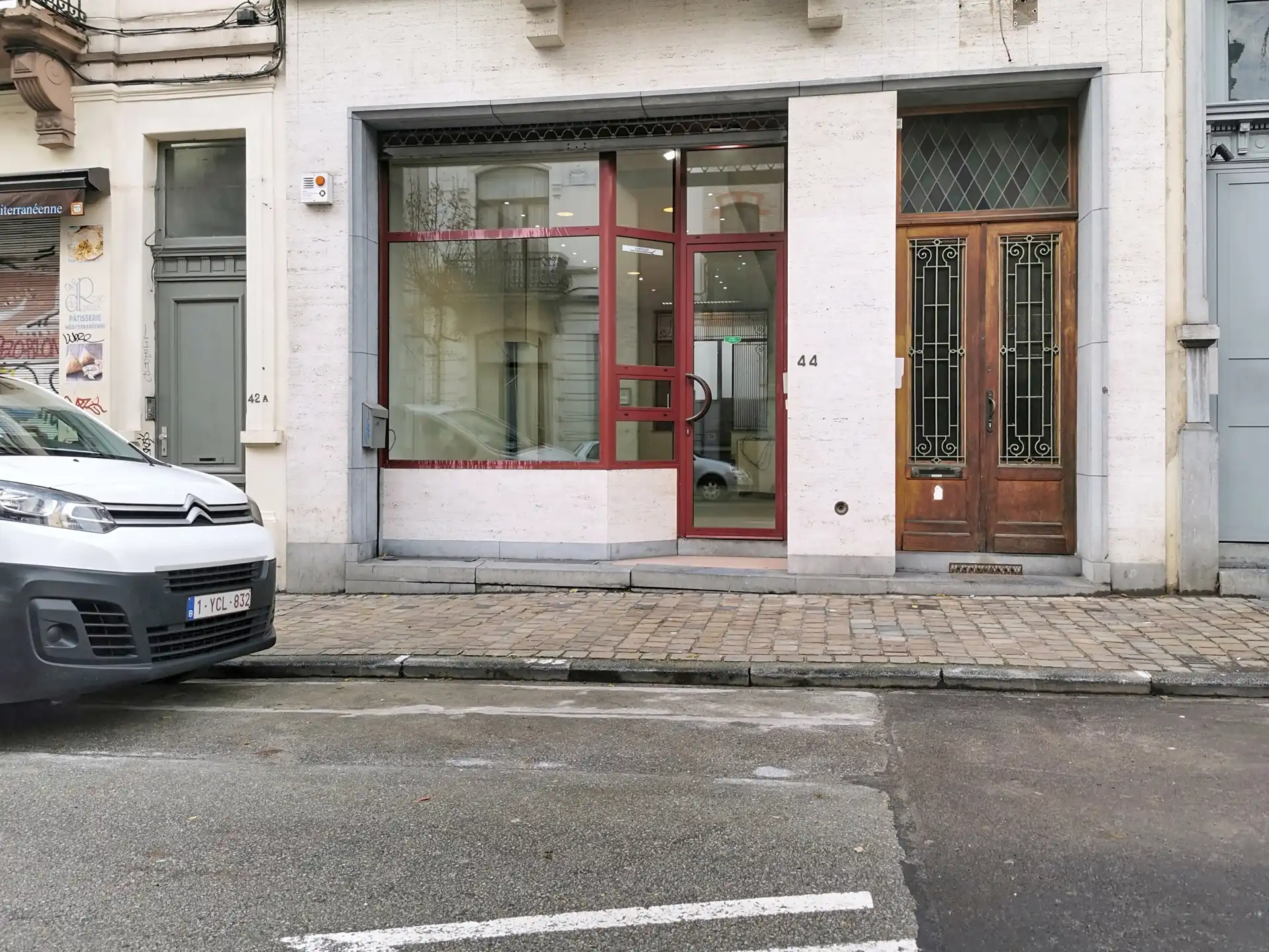 Commercieel gelijkvloers op een steenworp van Flageyplein foto 3