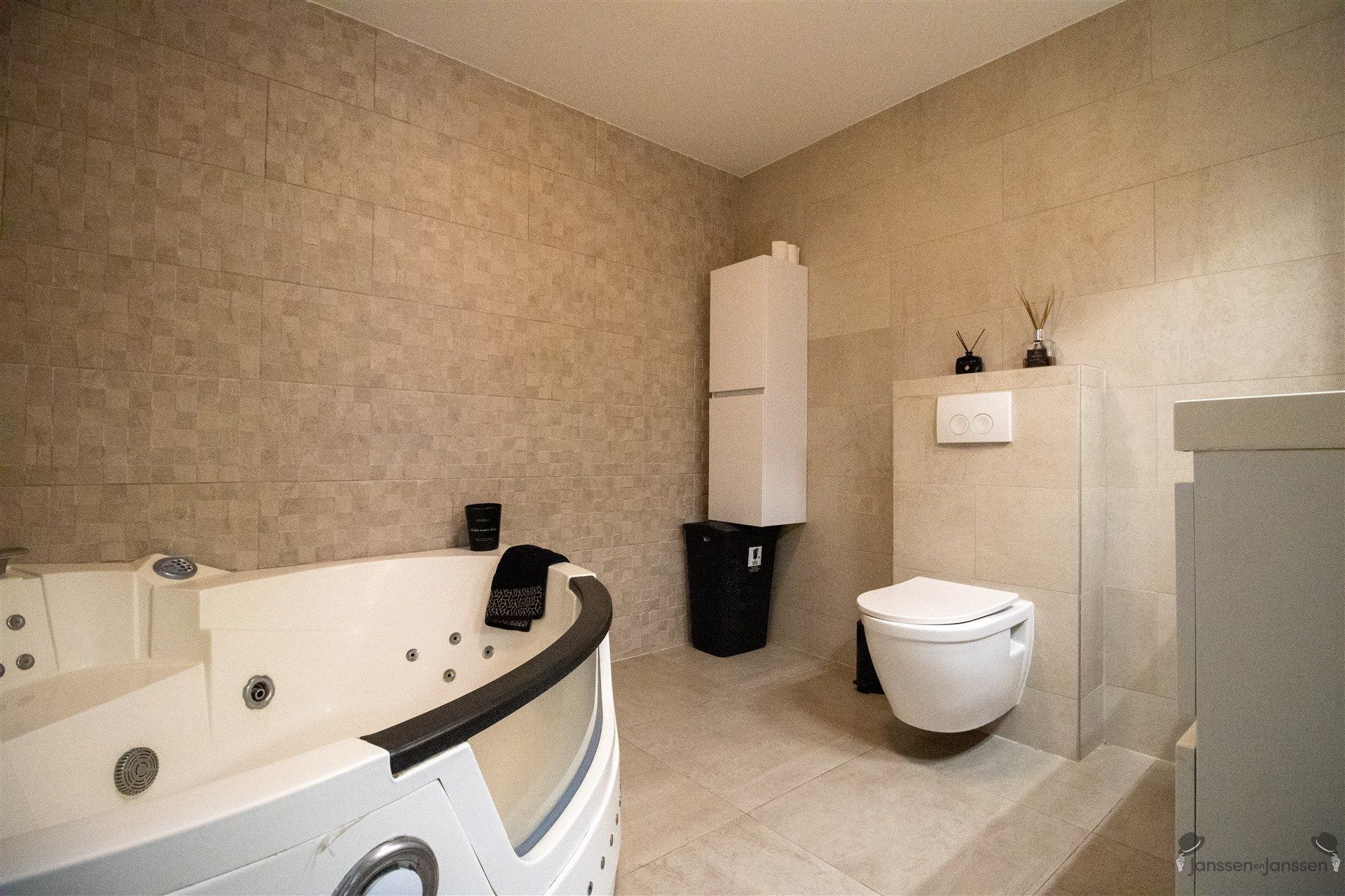 Recent gerenoveerde woning met 4 slaapkamers op 580 m².  foto 8