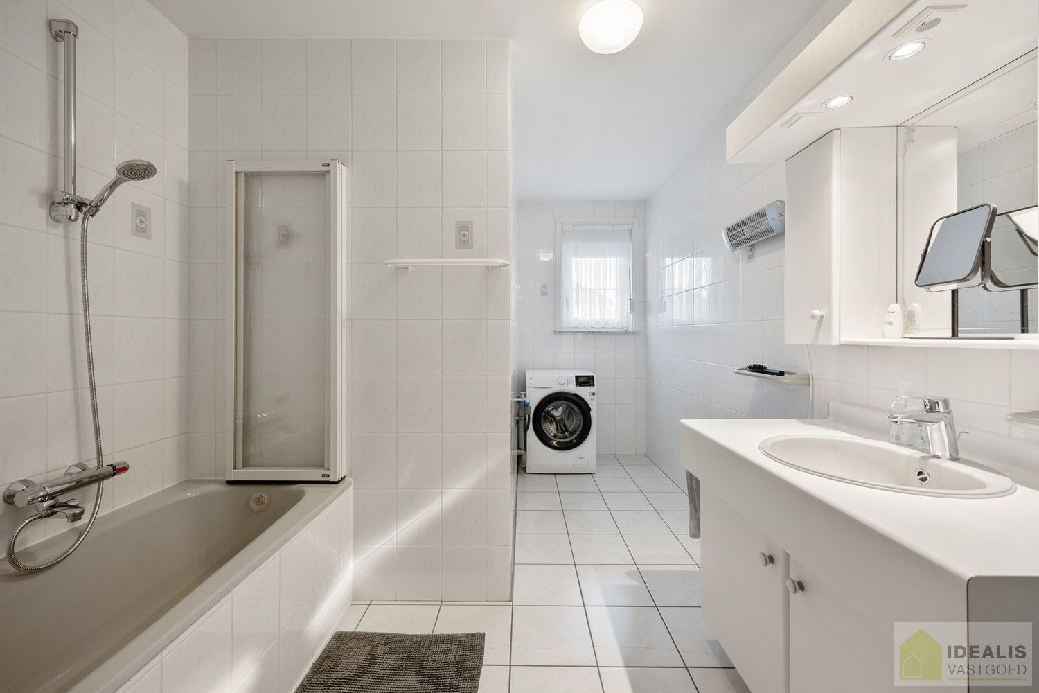 KNAPPE EN INSTAPKLARE WONING MET 4 SLAAPKAMERS, INPANDIGE ÉN VRIJSTAANDE GARAGE, HEERLIJK TERRAS OMGEVEN DOOR EEN PRACHTIGE TUIN foto 23