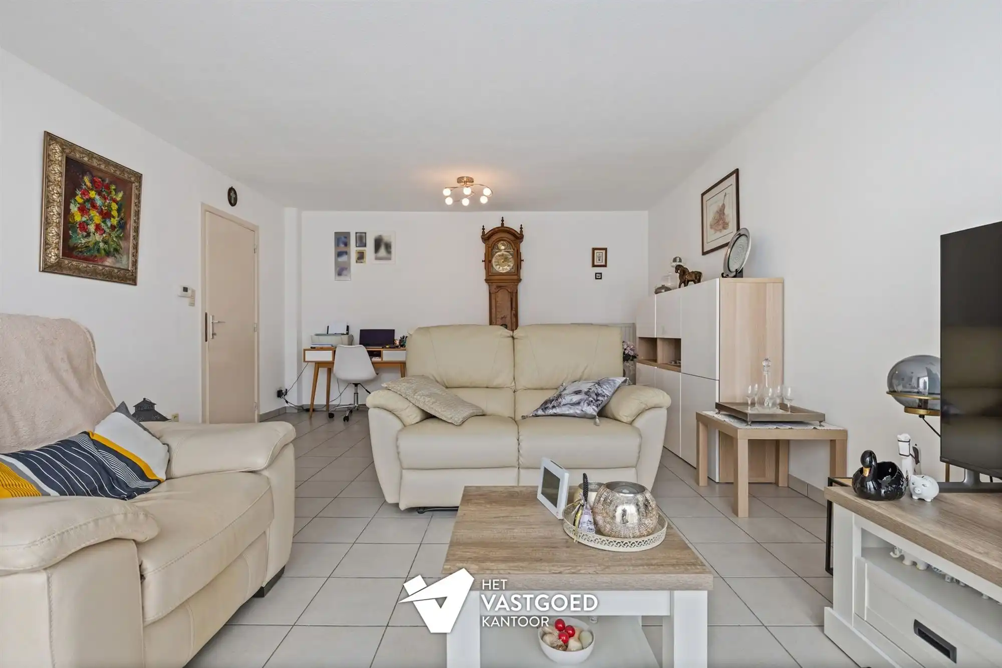 RUIM GELIJKVLOERS 2 SLAAPKAMER APPARTEMENT MET OVERDEKTE AUTOSTAANPLAATS IN BERINGEN CENTRUM foto 5