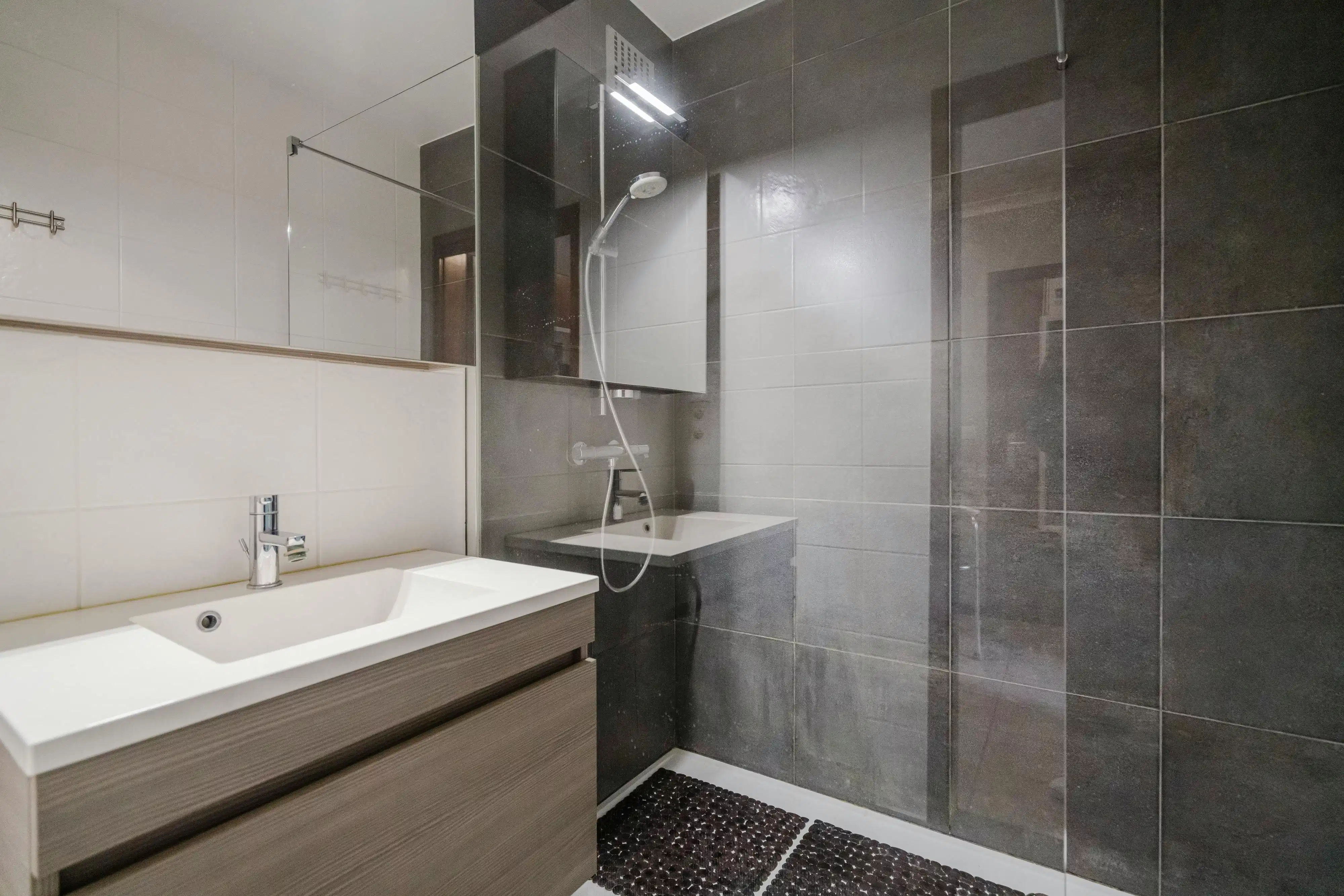 Gelijkvloers tweeslaapkamer appartement op Overleie foto 2