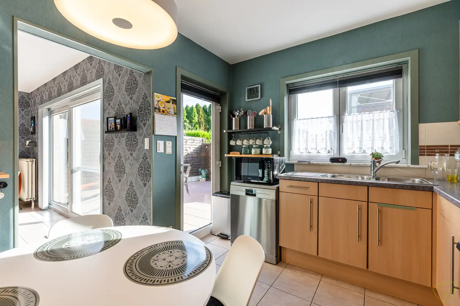 Moderne gezinswoning te koop in Eeklo met 3 slaapkamers, garage en zolder, perfect voor comfortabel wonen! foto 10