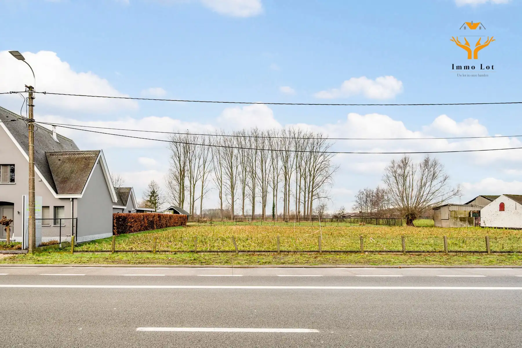 Ruime bouwgrond (770m²) voor open bebouwing in Overmere foto {{pictureIndex}}