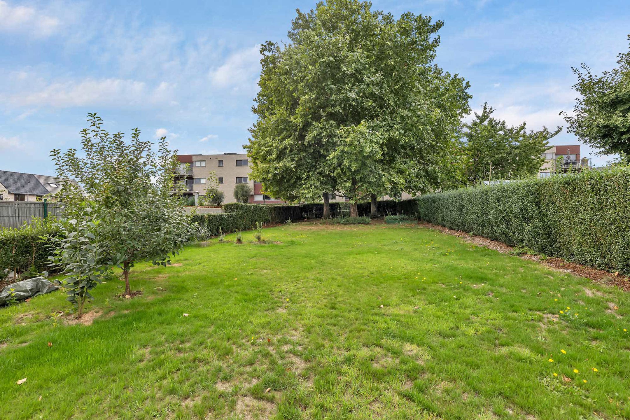 Instapklare woning met garage en tuin nabij station foto 22