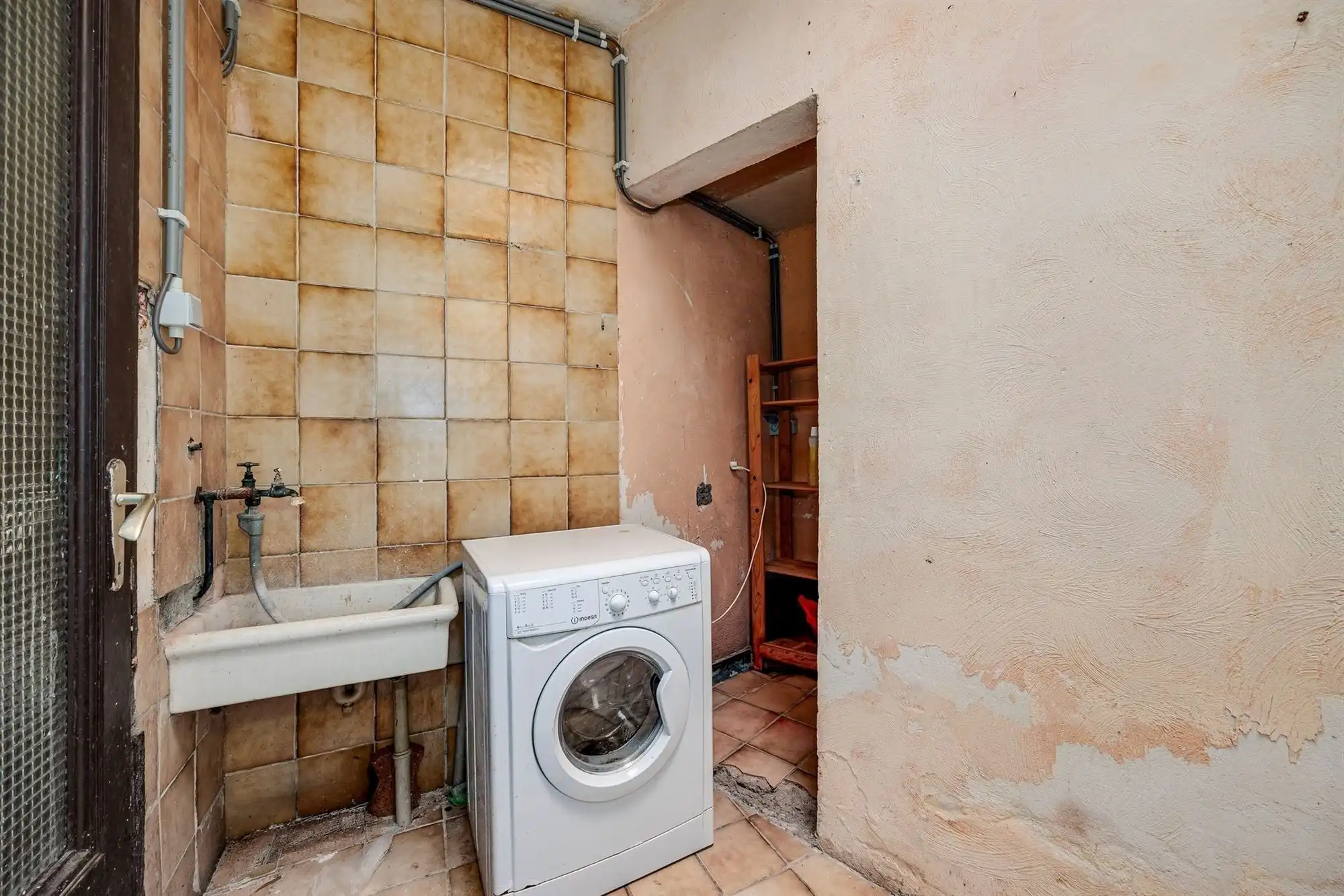 Bel-etagewoning met 2 slaapkamers en ruime garage foto 9