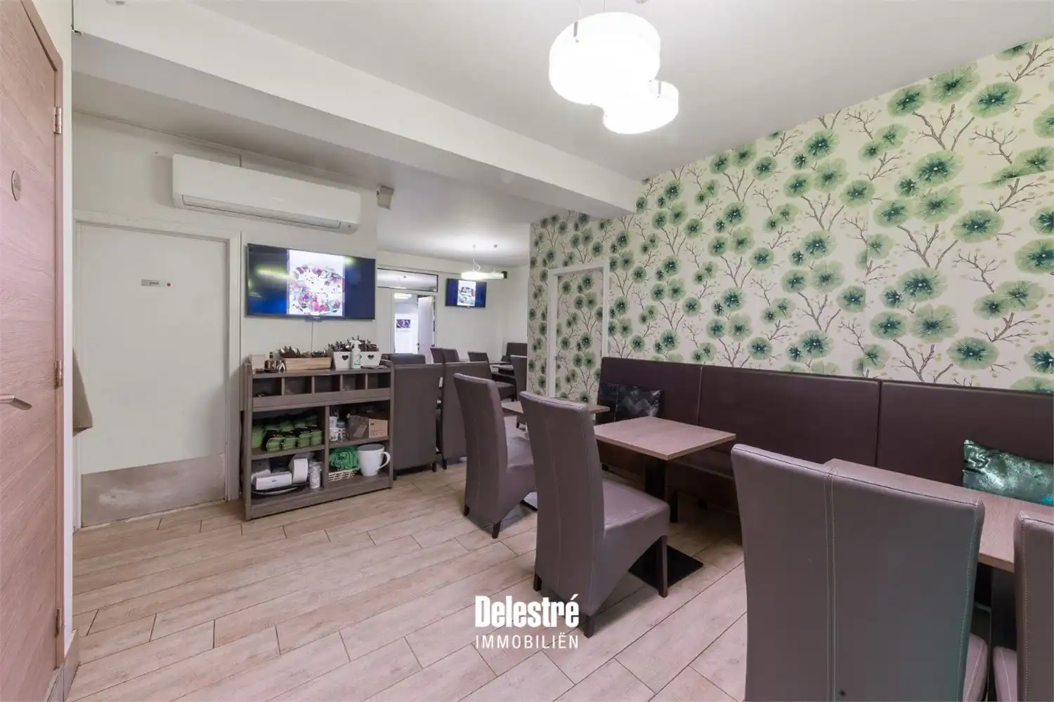 GOED DRAAIENDE HORECAZAAK CENTRUMLAAN MET TERRAS foto 11