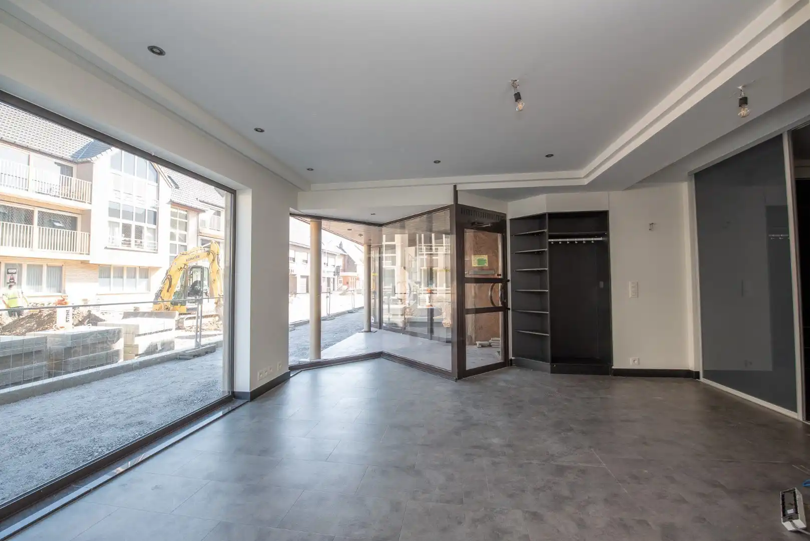 Ruime winkelruimte te huur in het centrum van Nazareth, ideaal voor diverse doeleinden! foto 2