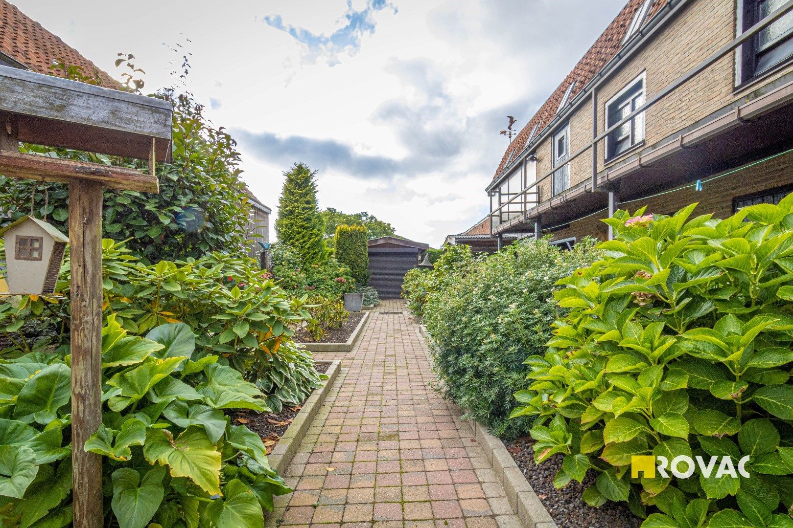 Statige en zeer ruime woning met 6 kamers en uitweg foto 21