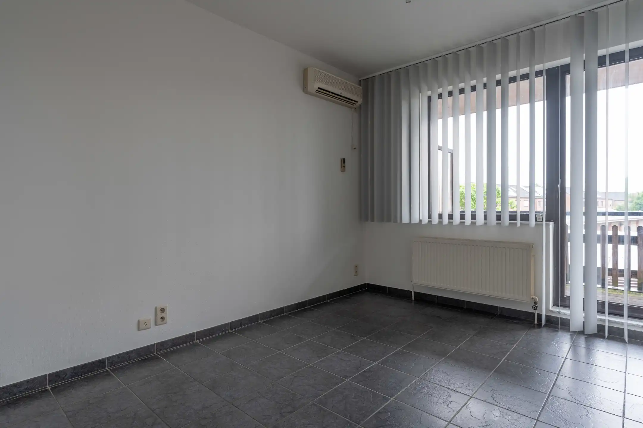 Ruim 3-slaapkamer appartement met terras te Turnhout. foto 7