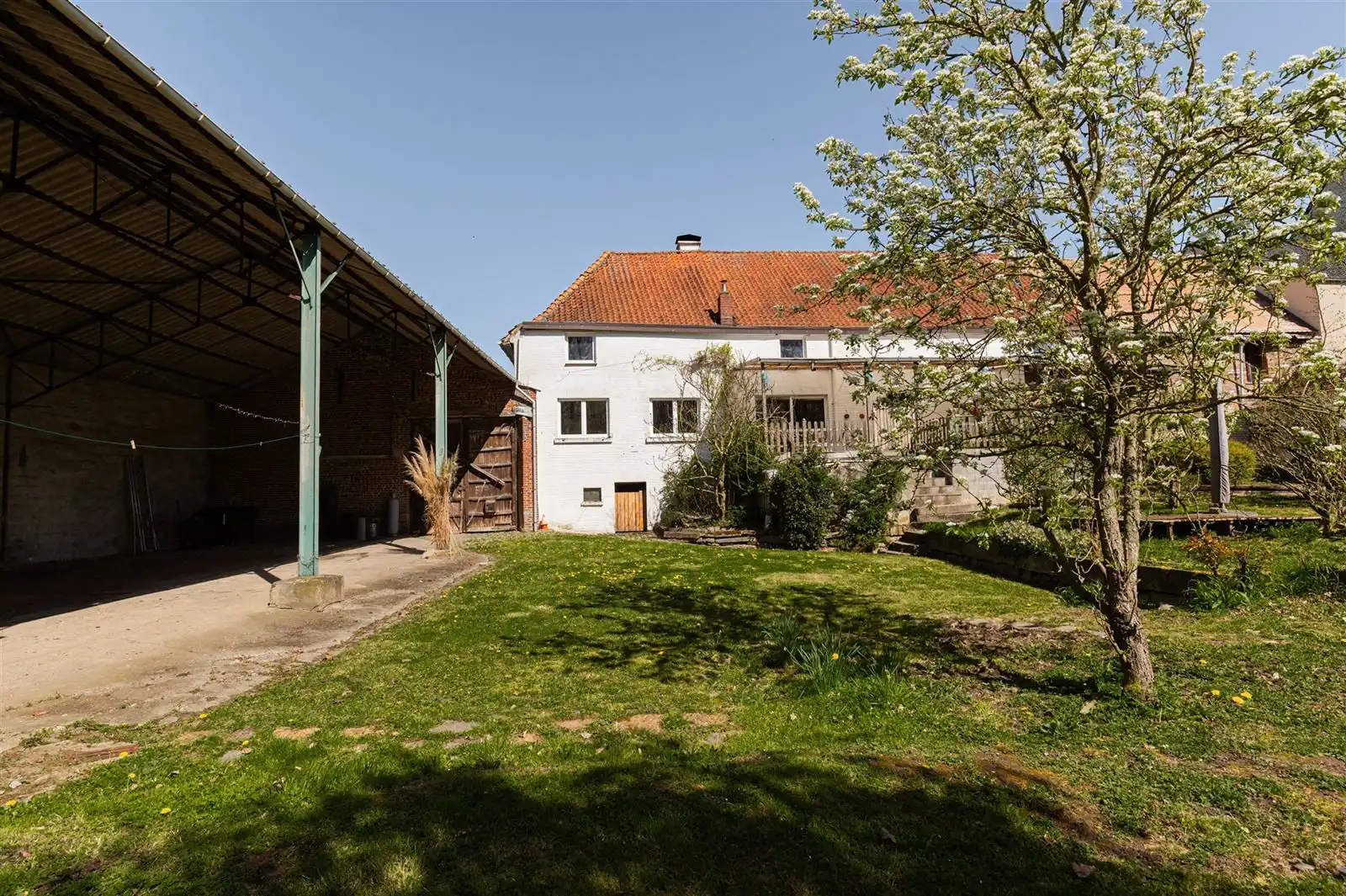 Hoeve met bijgebouw en loods op 18are20- prachtig tuinzicht foto 16