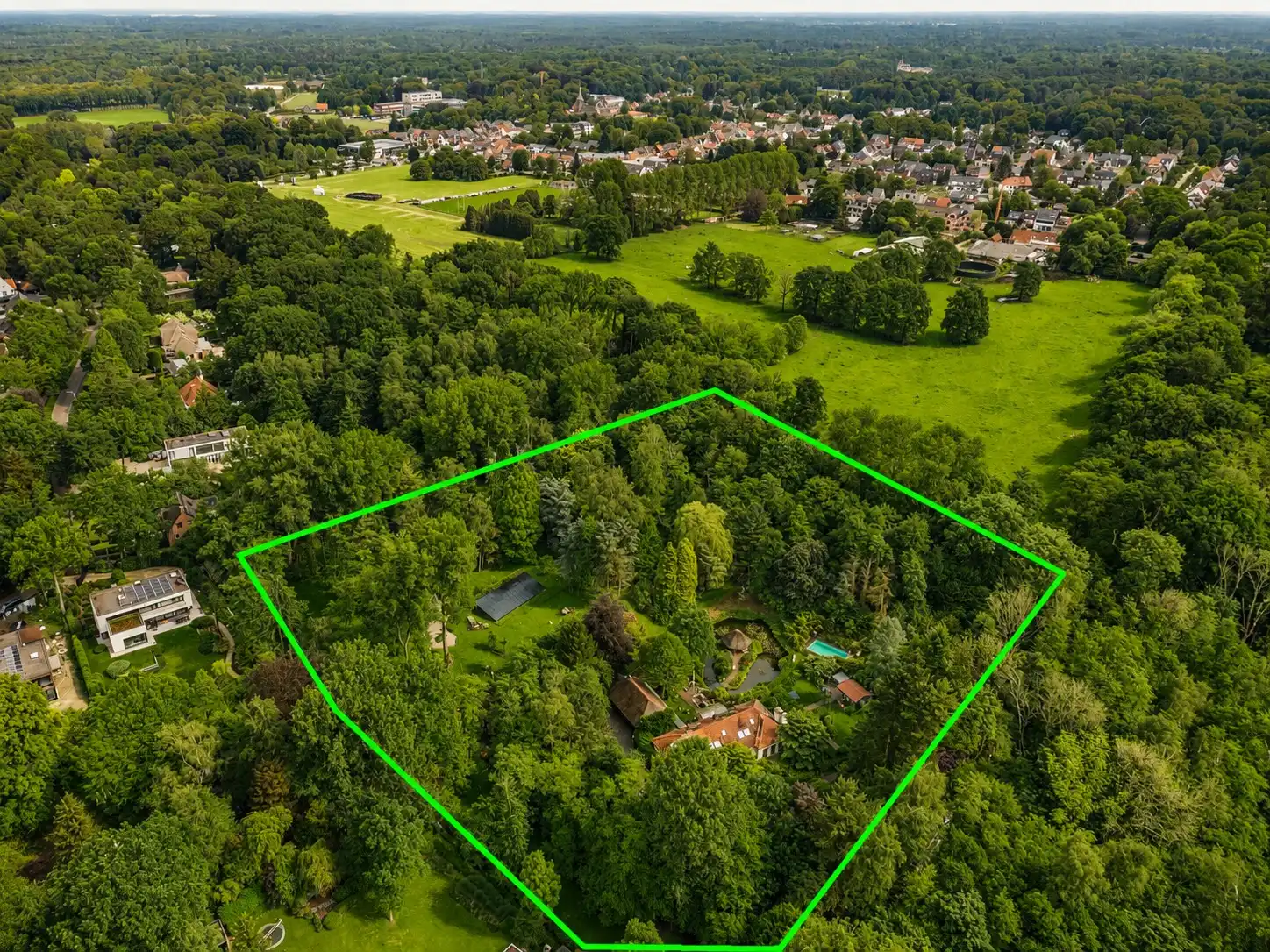 Exclusieve villa op uniek domein van 20.201 m² op een topligging foto 4