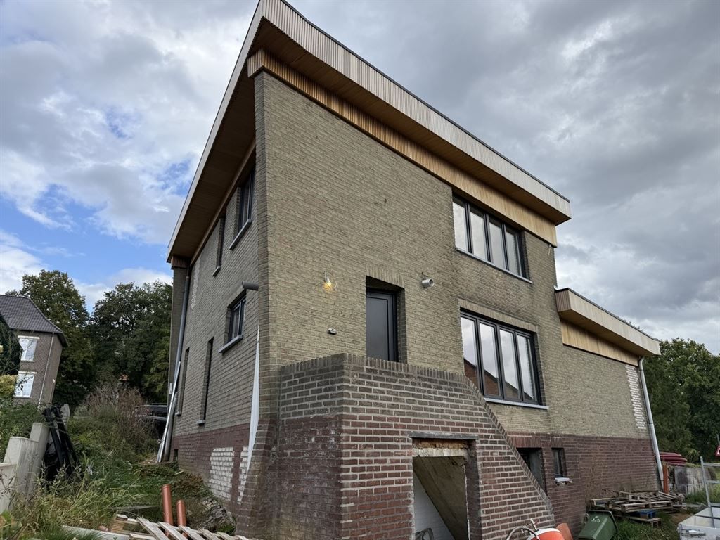 Ruime, vrijstaande woning  met 3 slaapkamers foto 4