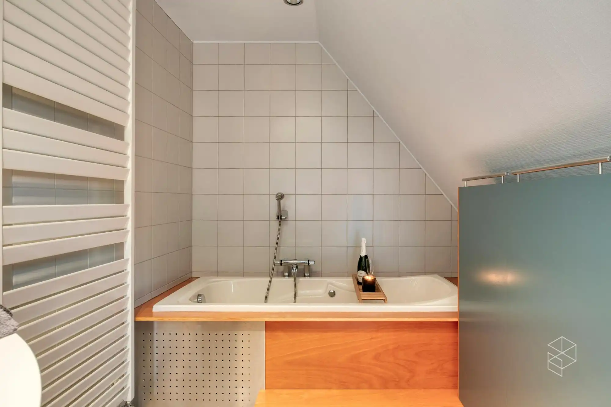 Karaktervolle villa met polyvalent bijgebouw, zwemvijver & aangelegde tuin met uitweg op 4.012m² foto 31