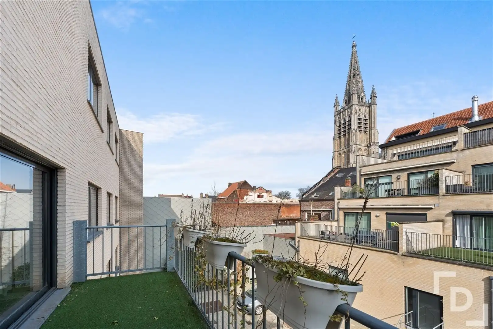 Appartement van 300m² met garage op toplocatie in Ieper foto 4