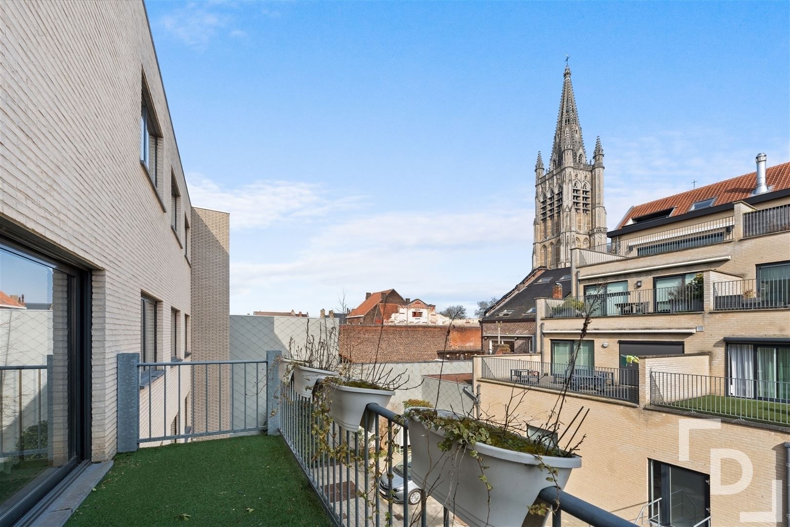 Appartement van 300m² met garage op toplocatie in Ieper foto 4