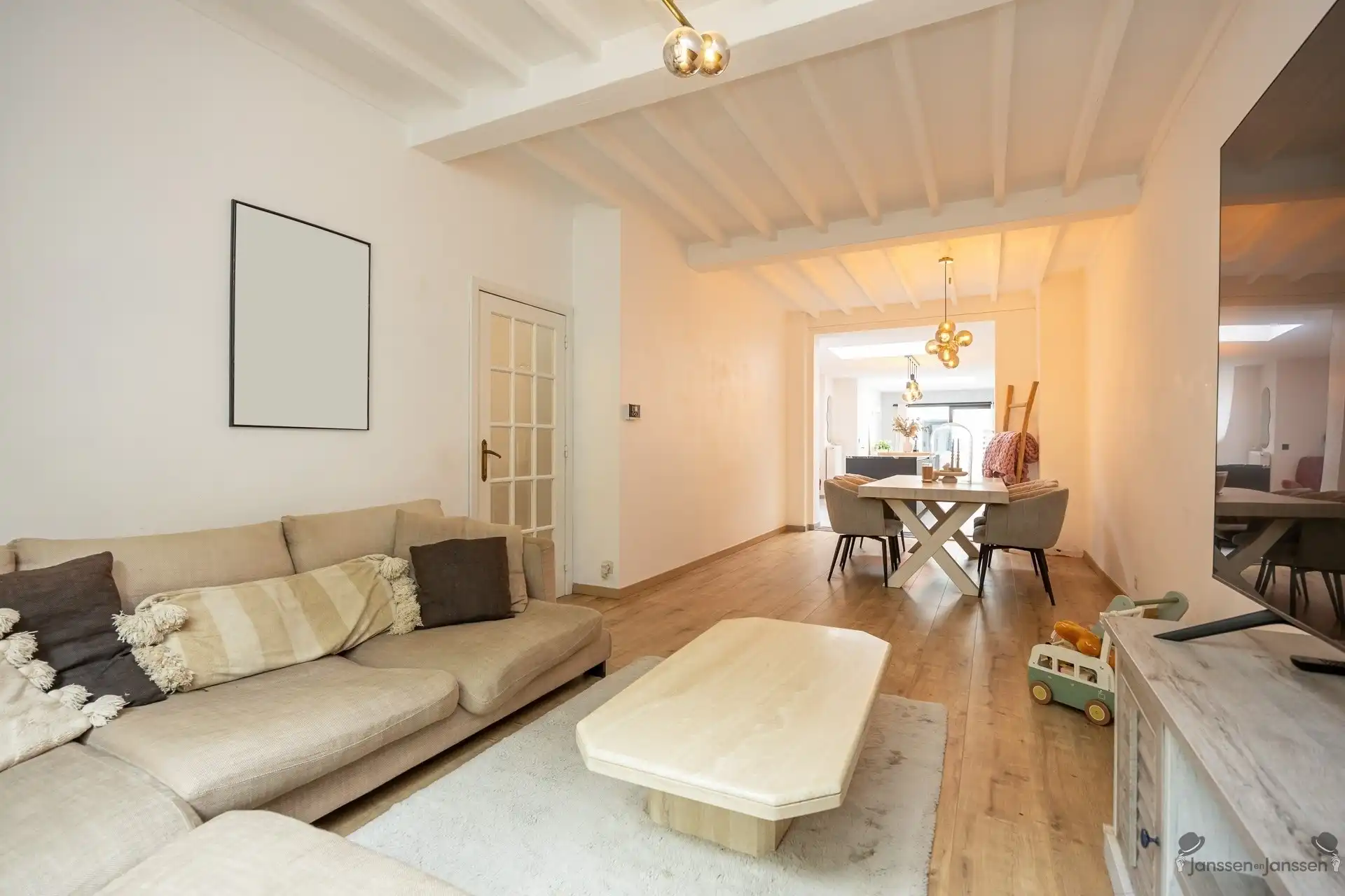 Authentieke, instapklare woning met vernieuwde designkeuken, 4 slaapkamers en garage in hartje Brasschaat foto 13