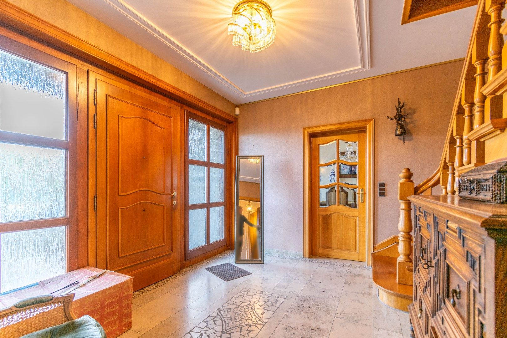 Goed gelegen ruime villa (+-400m²) met 6 slaapkamers  foto 6