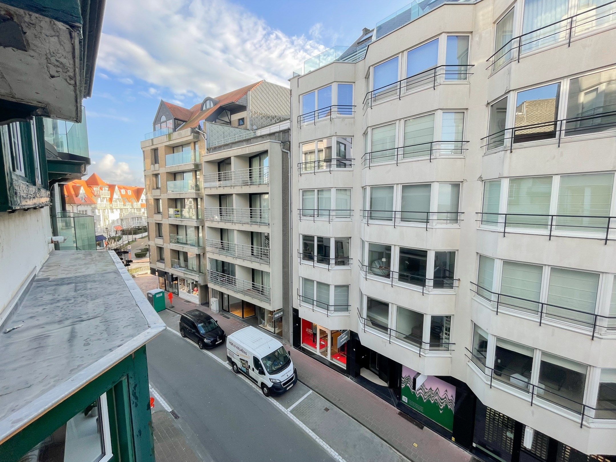 Stijlvol volledig gerenoveerd appartement met zijdelings zeezicht gelegen in het Zoute. foto 6