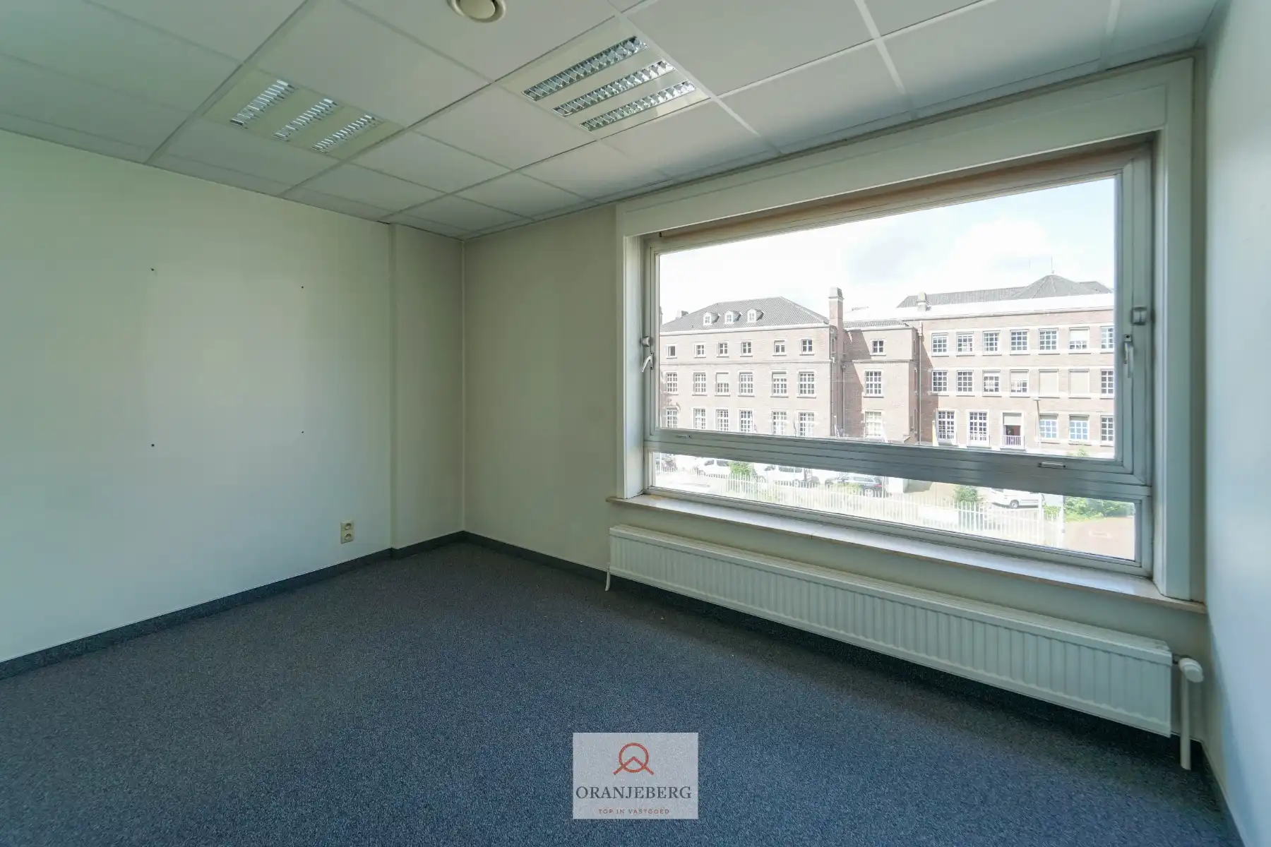 Instapklaar hoekkantoor met 5 ruimtes aan François Laurentplein foto 13