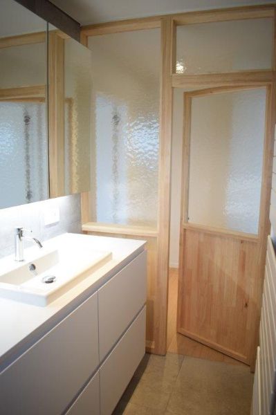 Trendy gerenoveerd app met 2 slaapkamers en garage box. foto 13