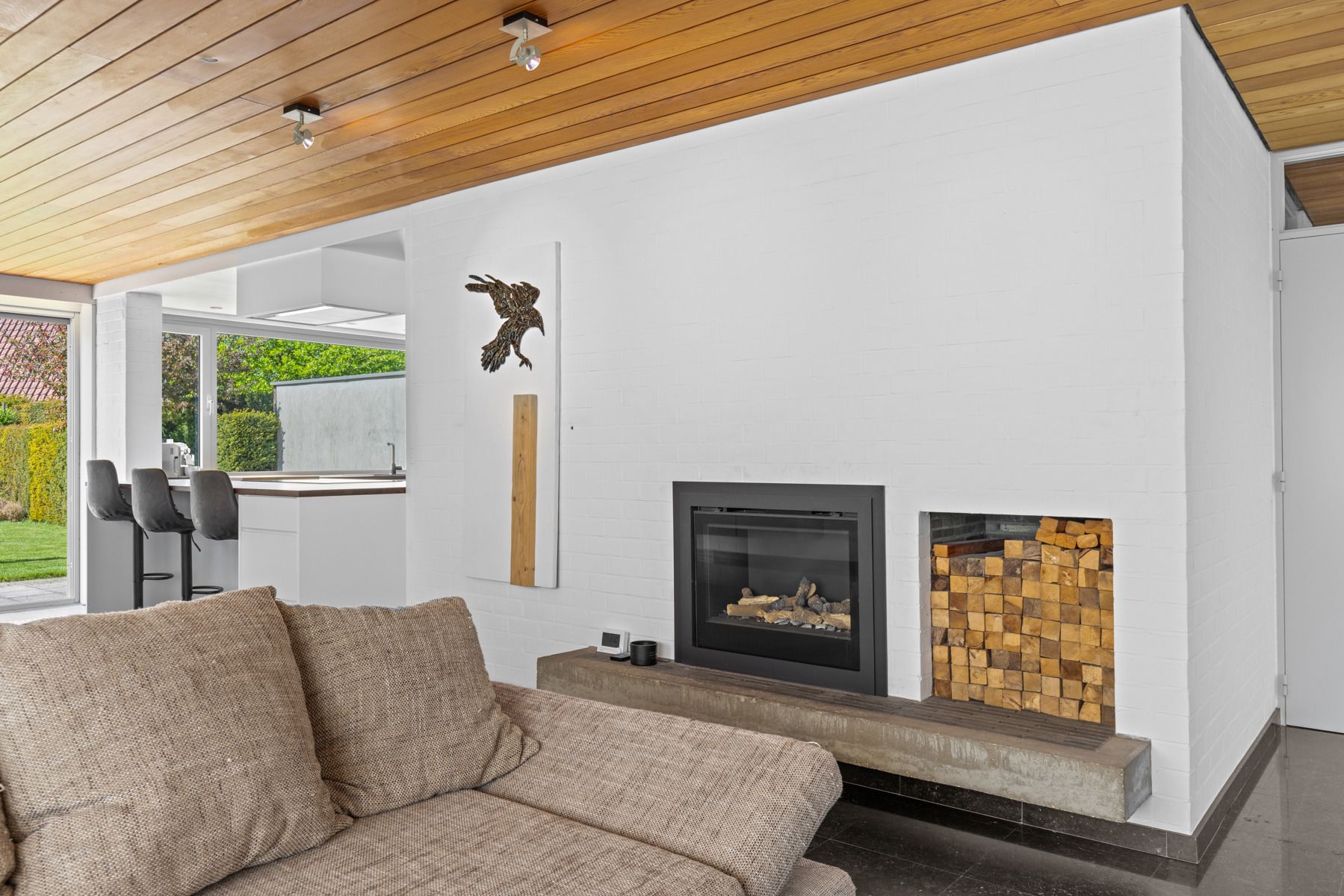 Ruime woning met nieuwe keuken, tuin & dubbele garage foto 6