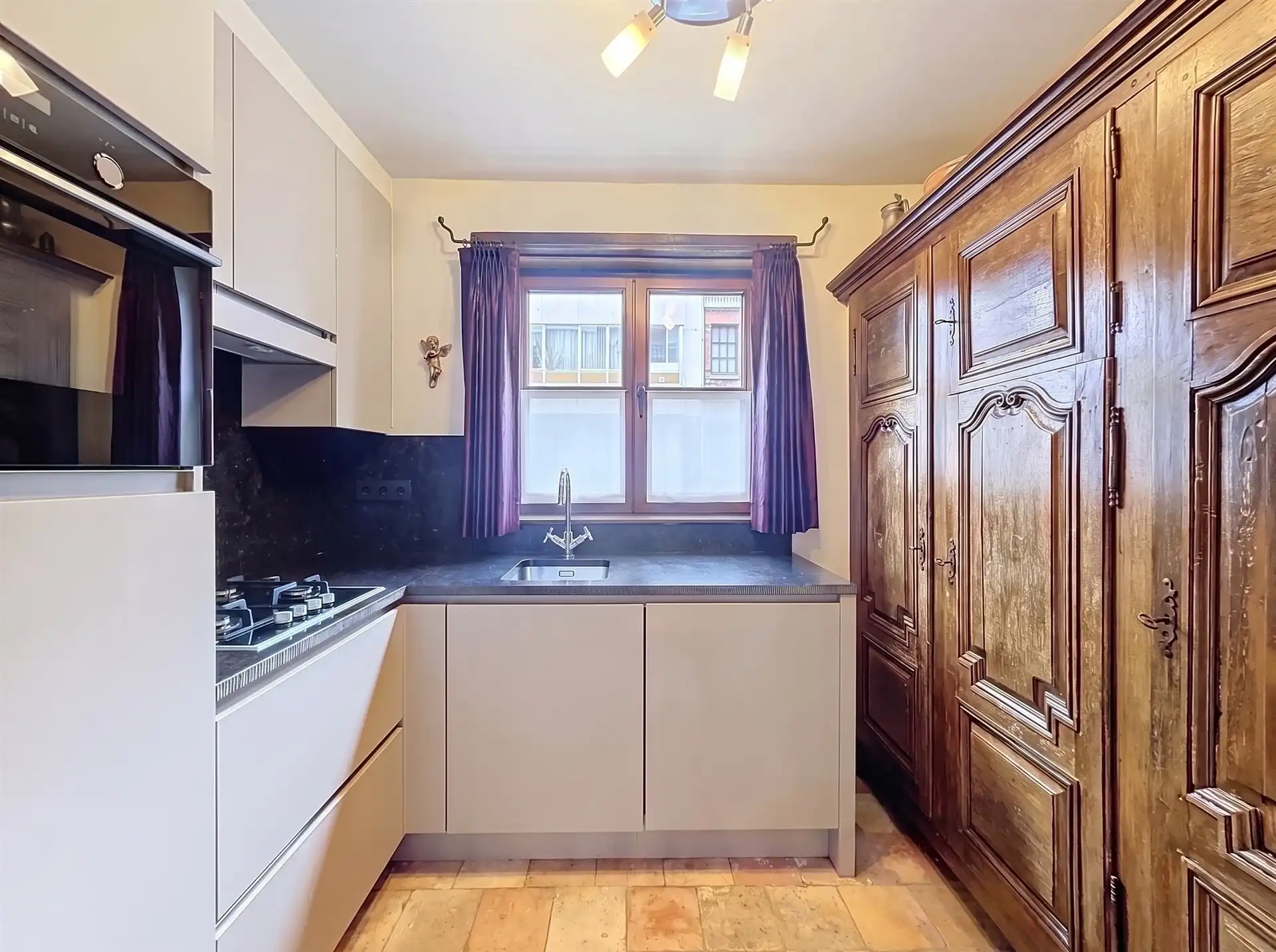 Karaktervolle woning in landelijke stijl met leuke tadstuin in centrum Sint-Niklaas! foto 4