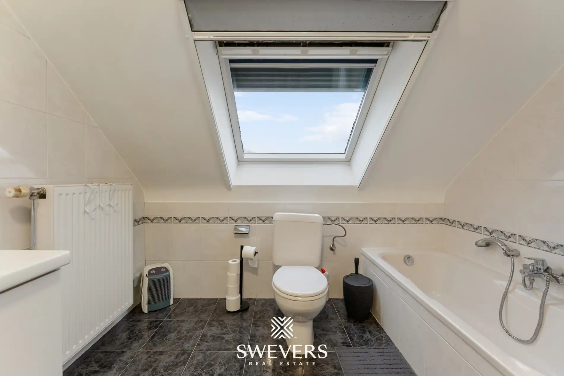 Opbrengsteigendom met handelspand, ruim appartement en uitbreidingspotentieel in hartje Heusden-Zolder foto 30