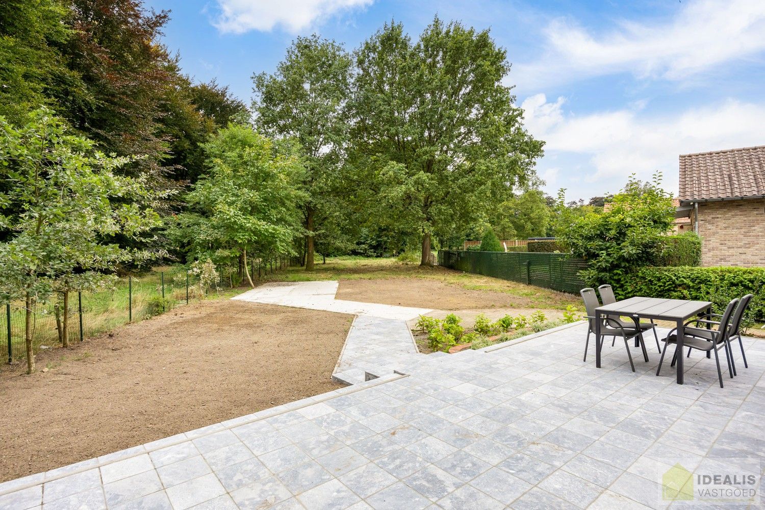 PRACHTIG GELEGEN EN INSTAPKLARE VILLA IN NIEUWBOUWSTAAT! foto 35
