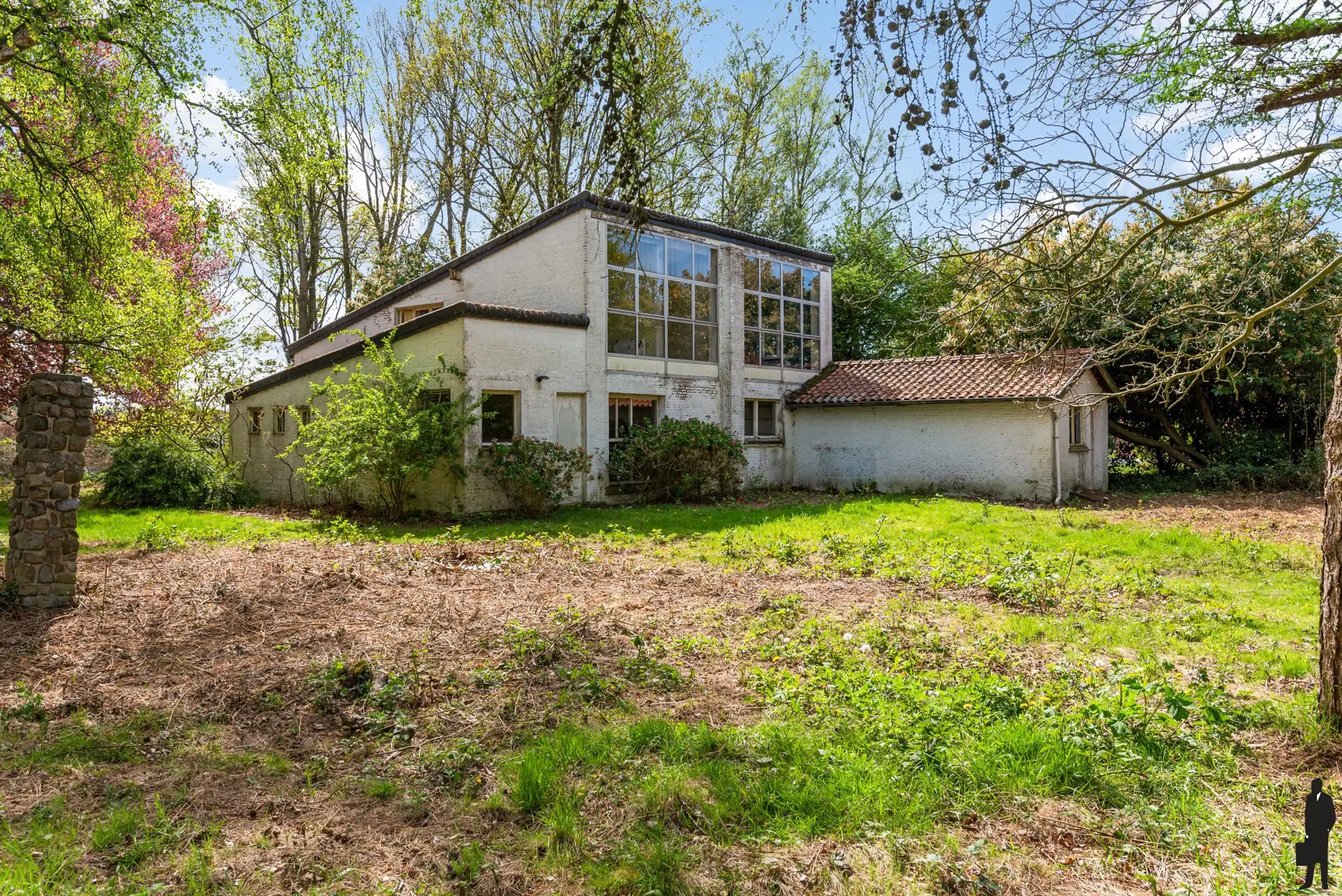 Hoofdfoto van de publicatie: Te renoveren zonevreemde woning op perceel van ca. 6685 m²