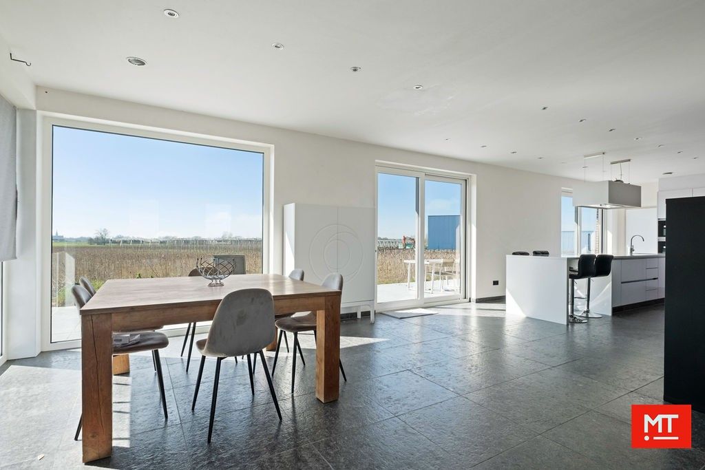 Alleenstaande woning met landelijk verzicht op 3.584 m² te koop in Ledegem foto 10